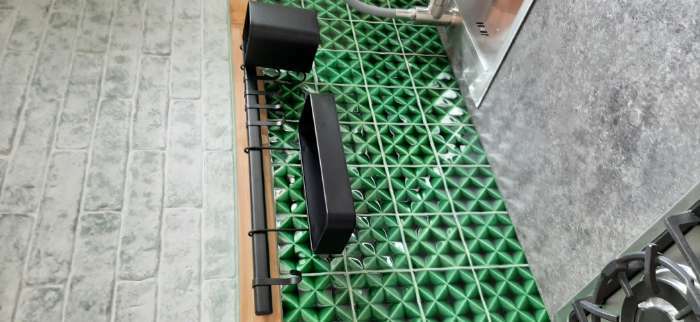 Фотография покупателя товара Рейлинговая система для кухни на 8 предметов Доляна, 60,5 см, цвет чёрный - Фото 5
