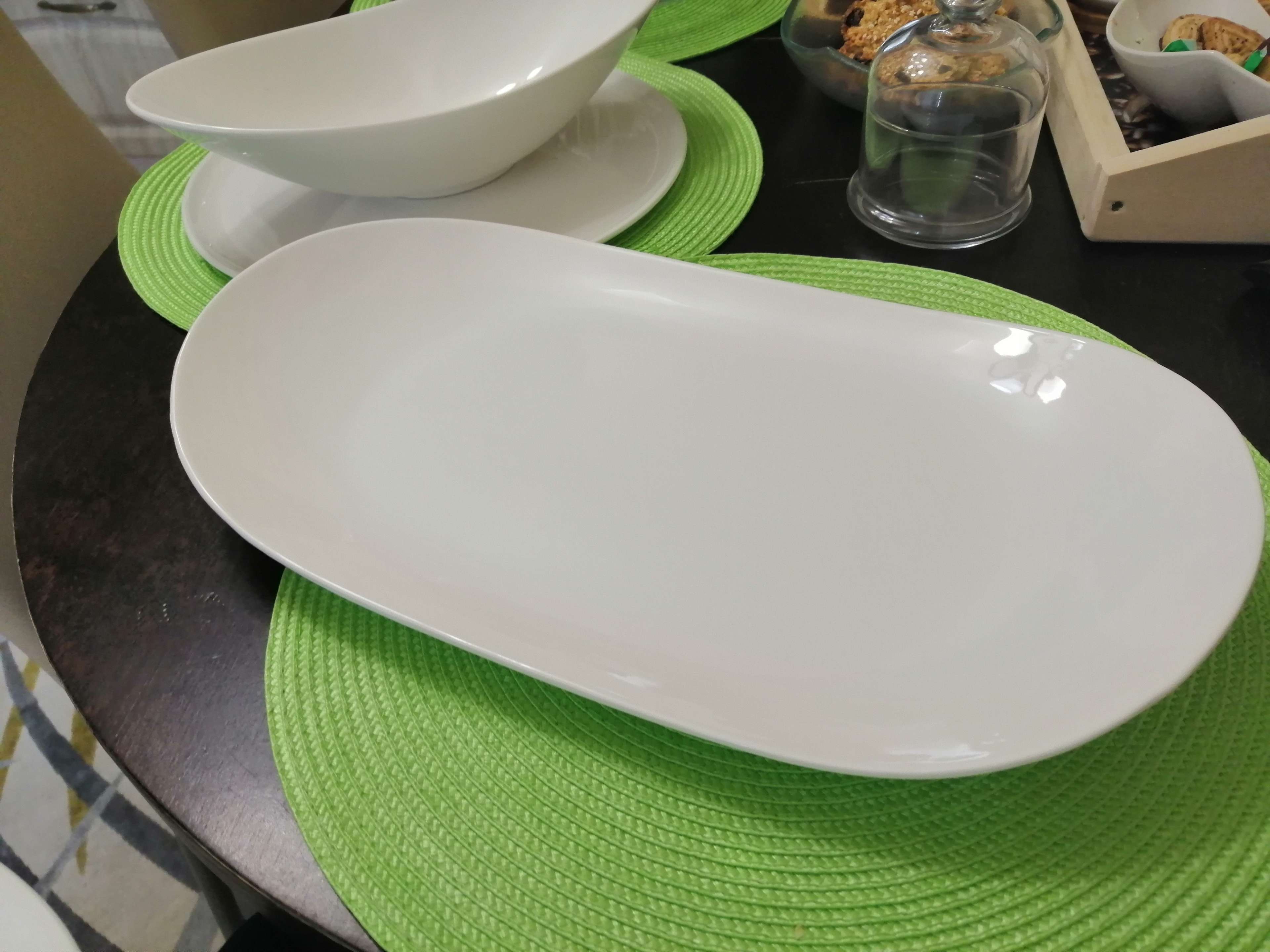 Фотография покупателя товара Блюдо фарфоровое овальное Wilmax, 38×22 см, цвет белый - Фото 1
