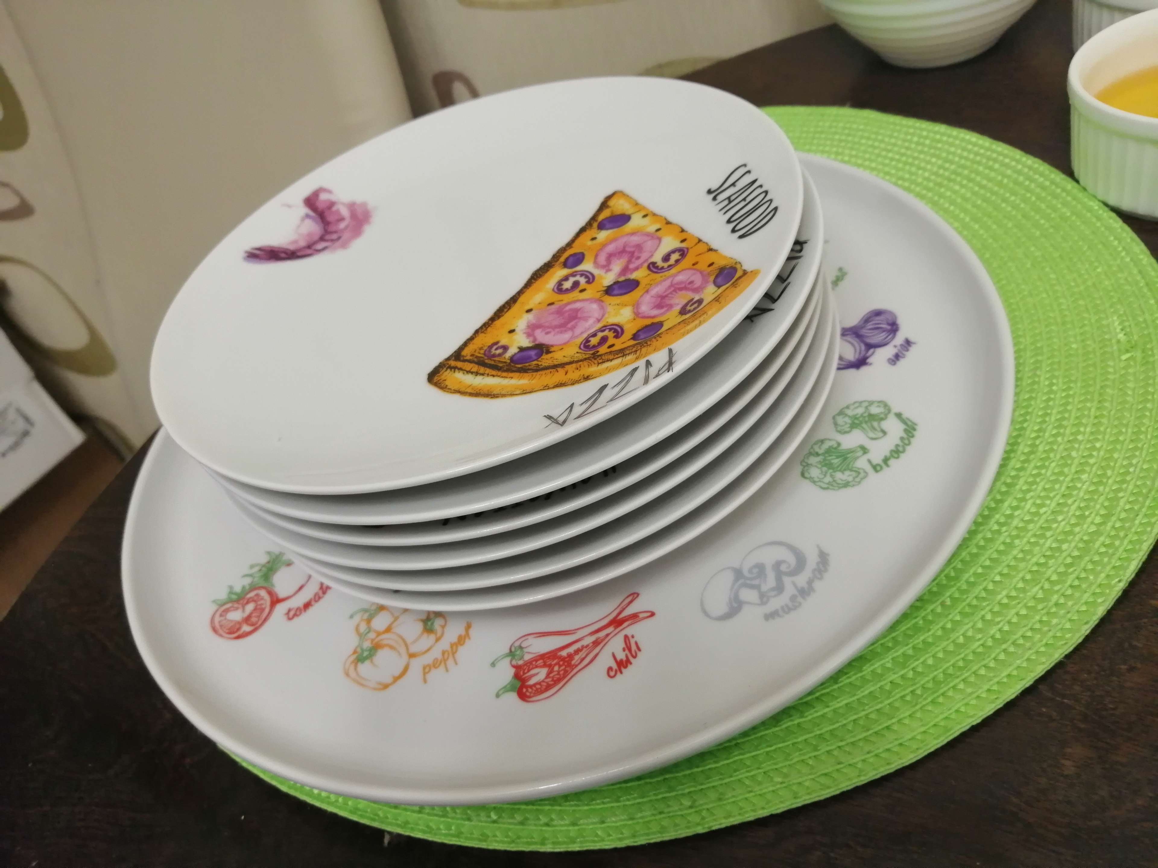 Фотография покупателя товара Набор блюд фарфоровый «Пицца», 7 предметов: 1 шт d=30 см, 6 шт d=20 см, рисунок МИКС - Фото 7