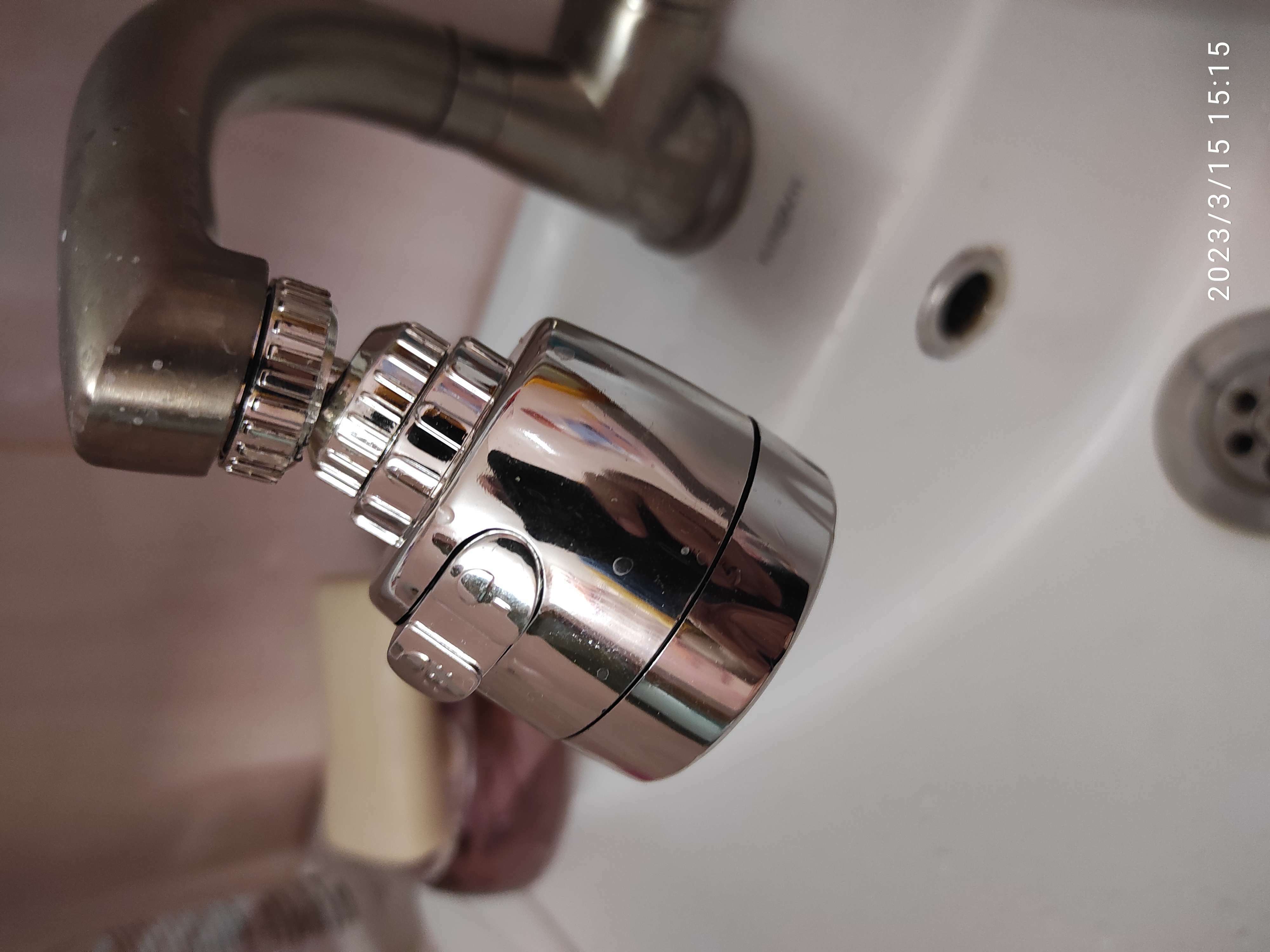 Фотография покупателя товара Насадка на кран для экономии воды с изменяемым напором и углом струи Доляна - Фото 4