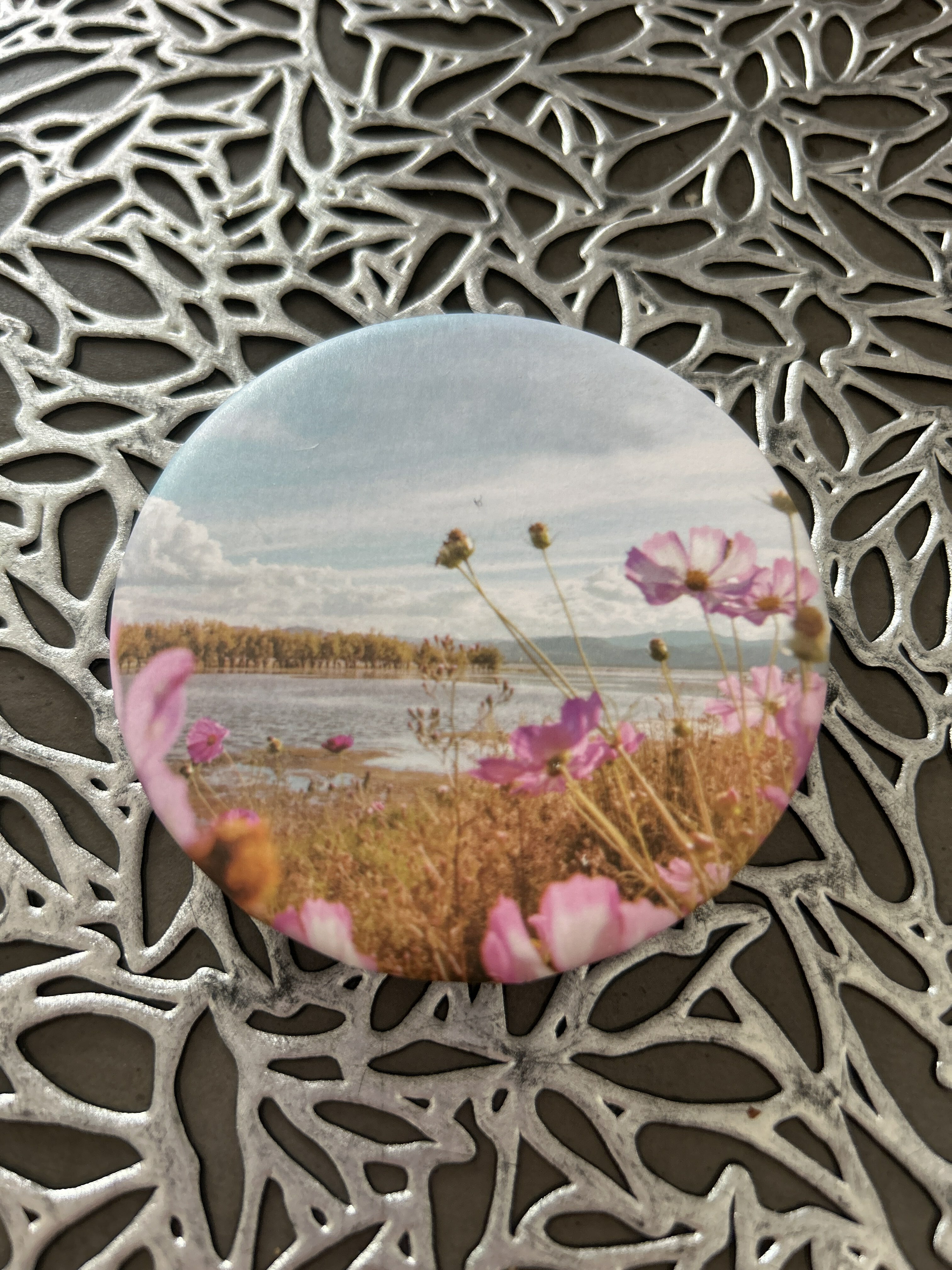 Фотография покупателя товара Зеркало складное «Пляж», d 7,5 см, с увеличением, рисунок МИКС