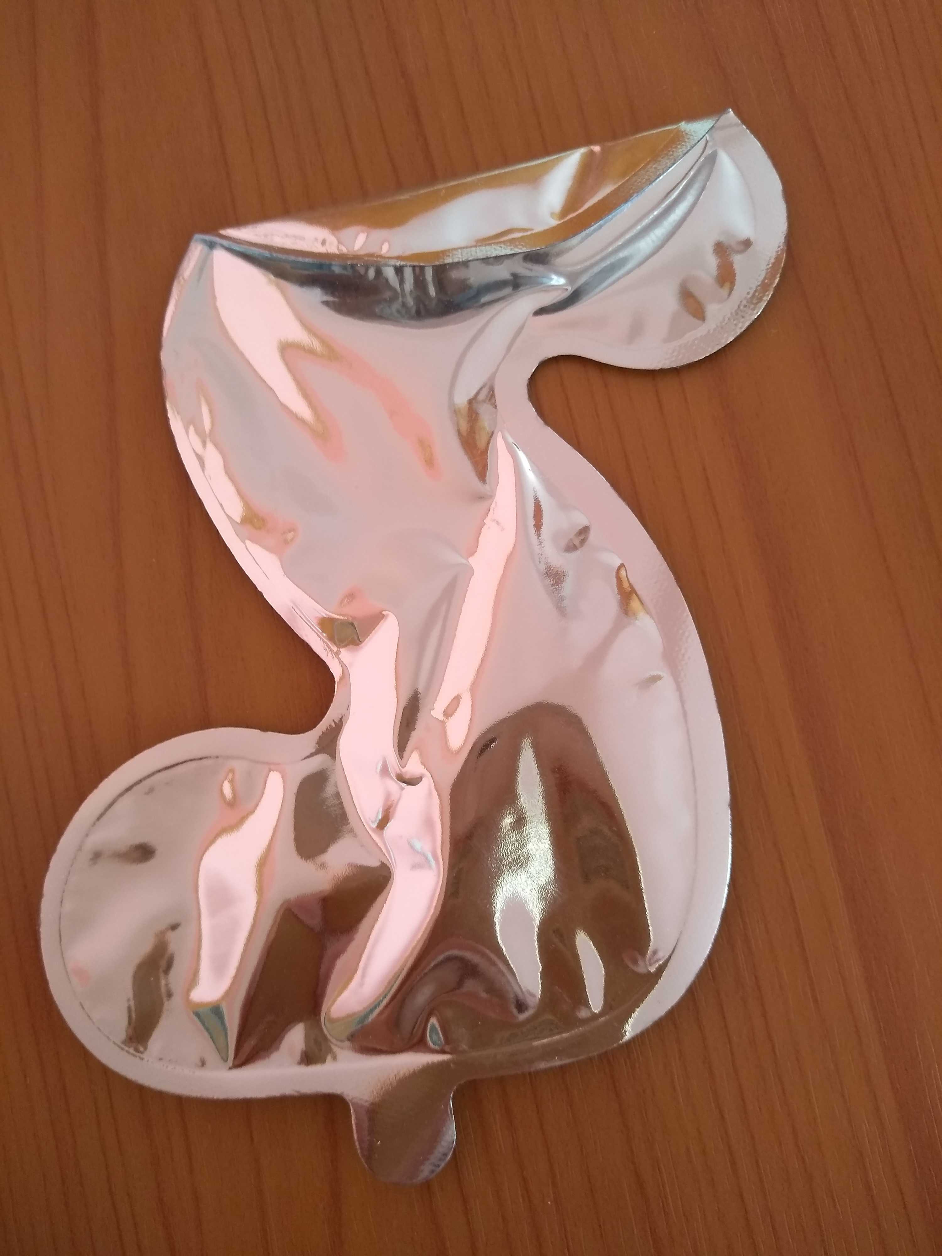 Фотография покупателя товара Цифра-топпер 3" «2» с палочкой, самодув, индивидуальная упаковка, цвет серебряный - Фото 2