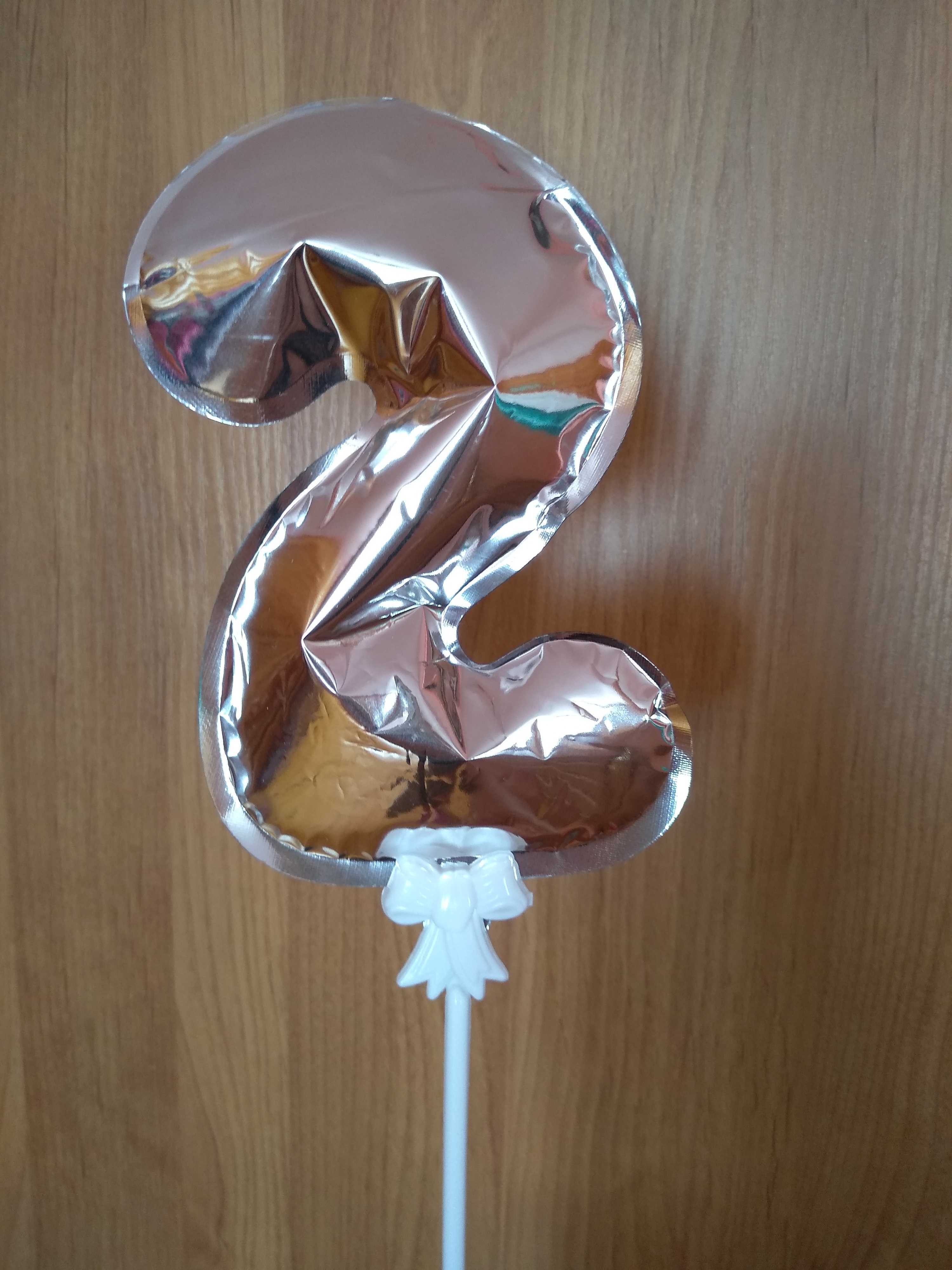 Фотография покупателя товара Цифра-топпер 3" «2» с палочкой, самодув, индивидуальная упаковка, цвет серебряный - Фото 5