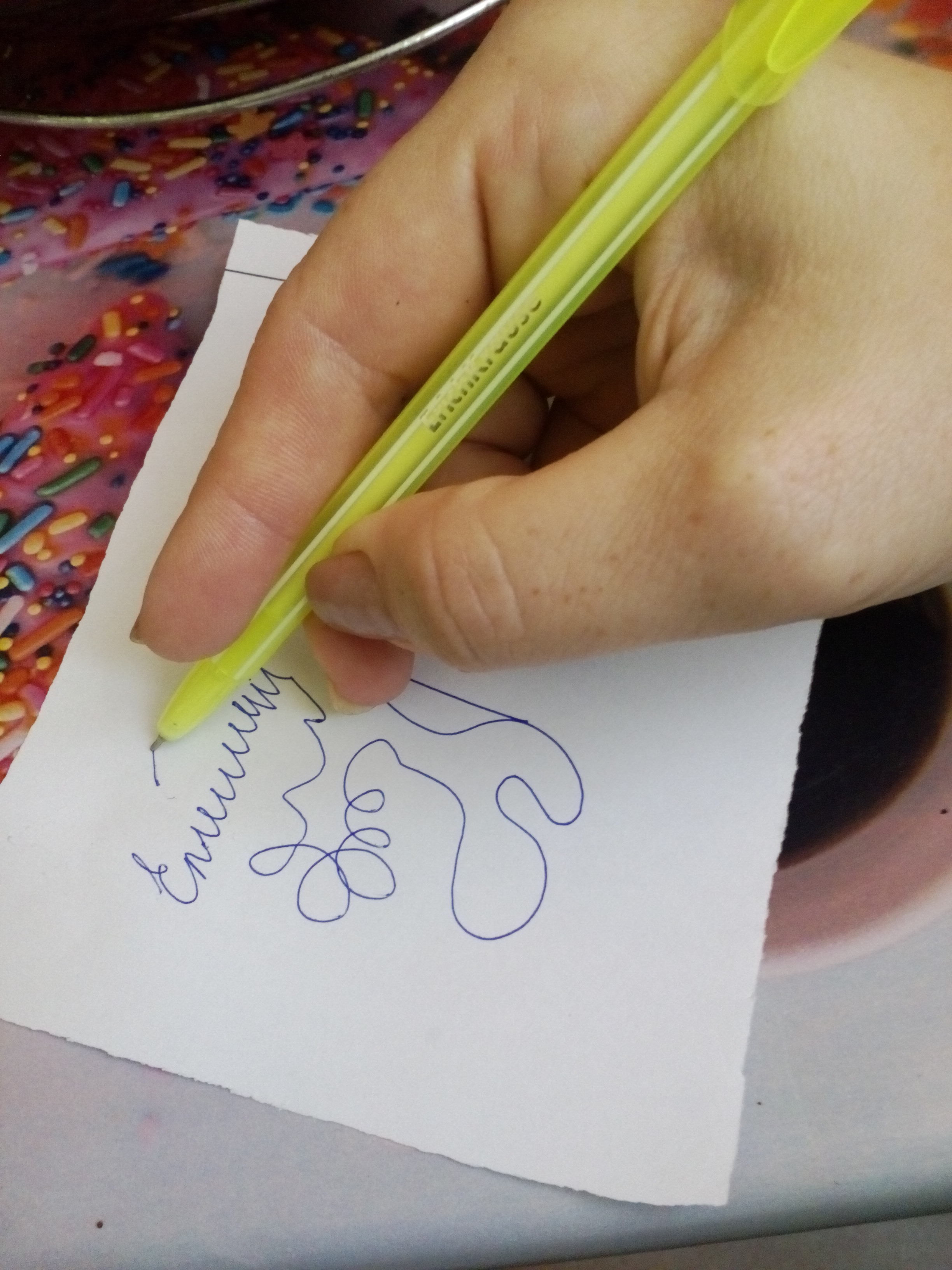 Фотография покупателя товара Ручка шариковая ErichKrause Cocktaill, узел-игла 0.7 мм, чернила синие, одноразовая, длина линии письма 1000 метров, МИКС