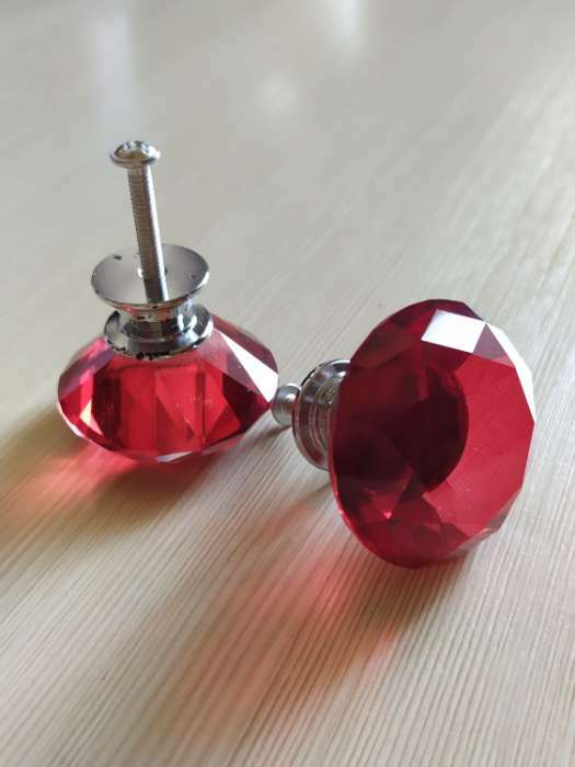 Фотография покупателя товара Ручка кнопка CAPPIO, цвет красный "Алмаз", стеклянная, d=40 мм - Фото 5