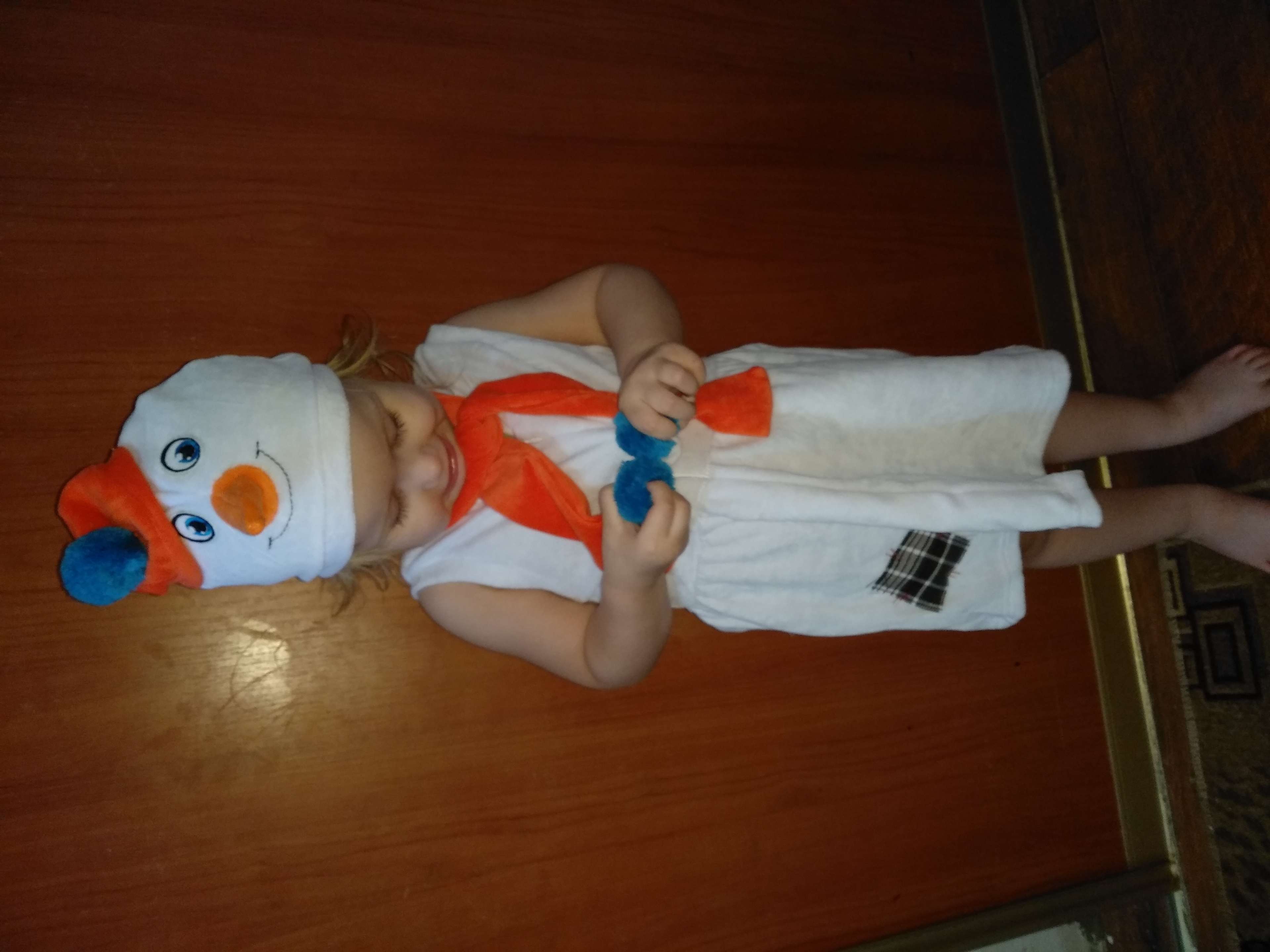 Фотография покупателя товара Детский карнавальный костюм "Снеговик с красной заплаткой", велюр, рост 98 см, цвет белый - Фото 2