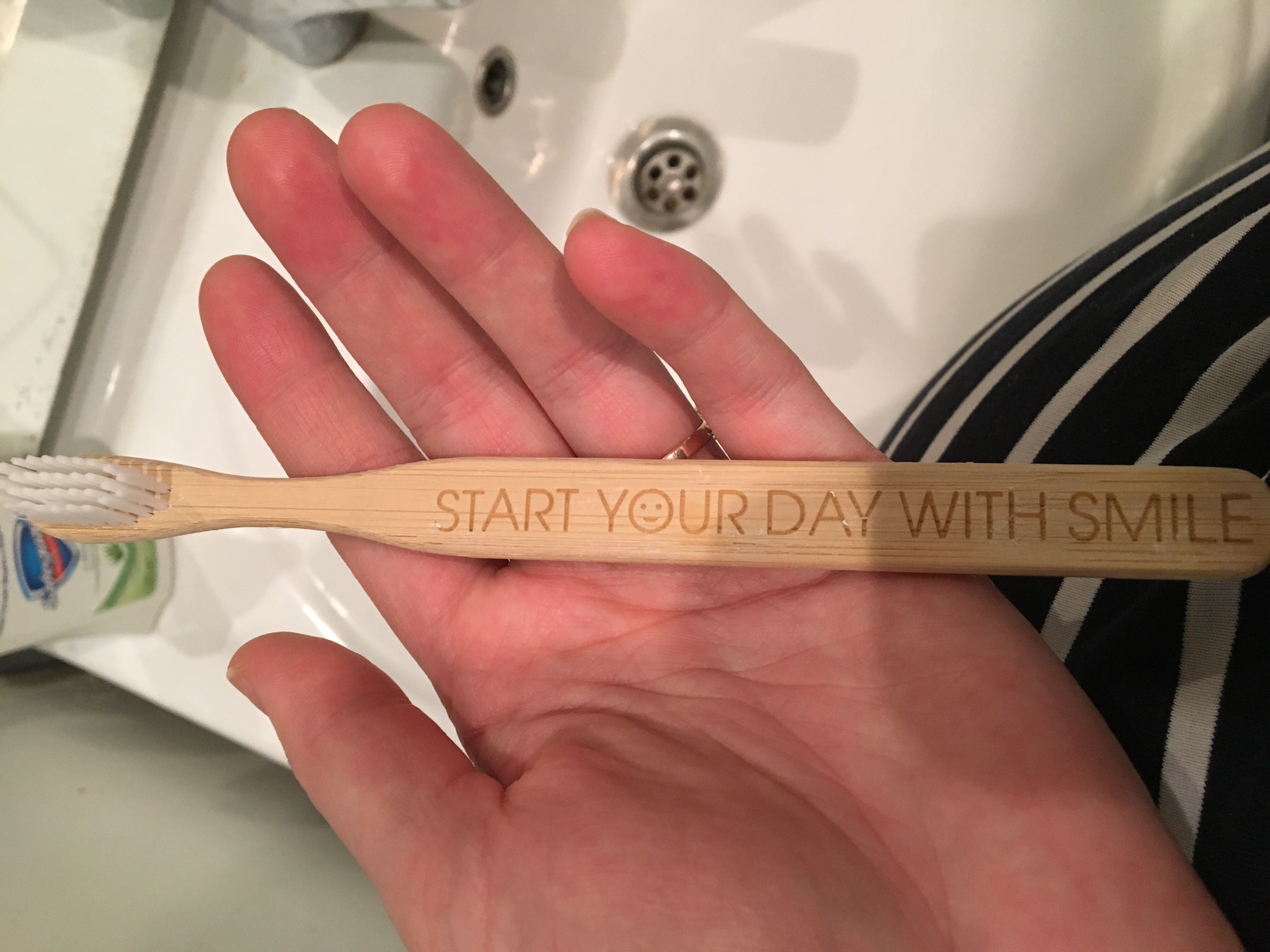 Фотография покупателя товара Бамбуковая зубная щётка Day with smile, 18 х 2 х 2 см - Фото 3