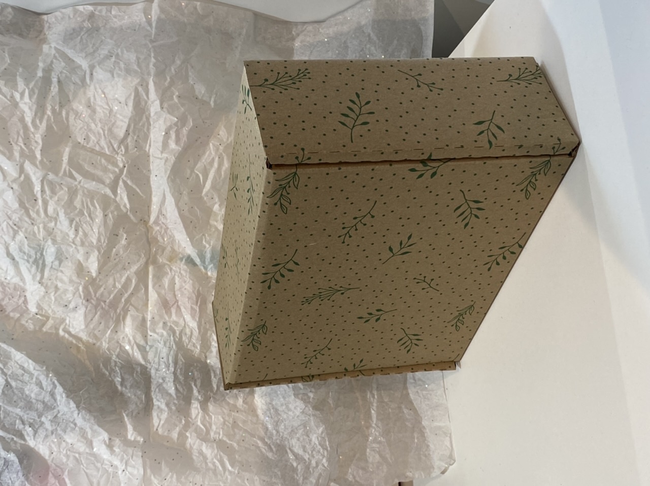 Фотография покупателя товара Коробка подарочная сборная, упаковка, «Веточки», бурый, 27 х 21 х 9 см - Фото 7