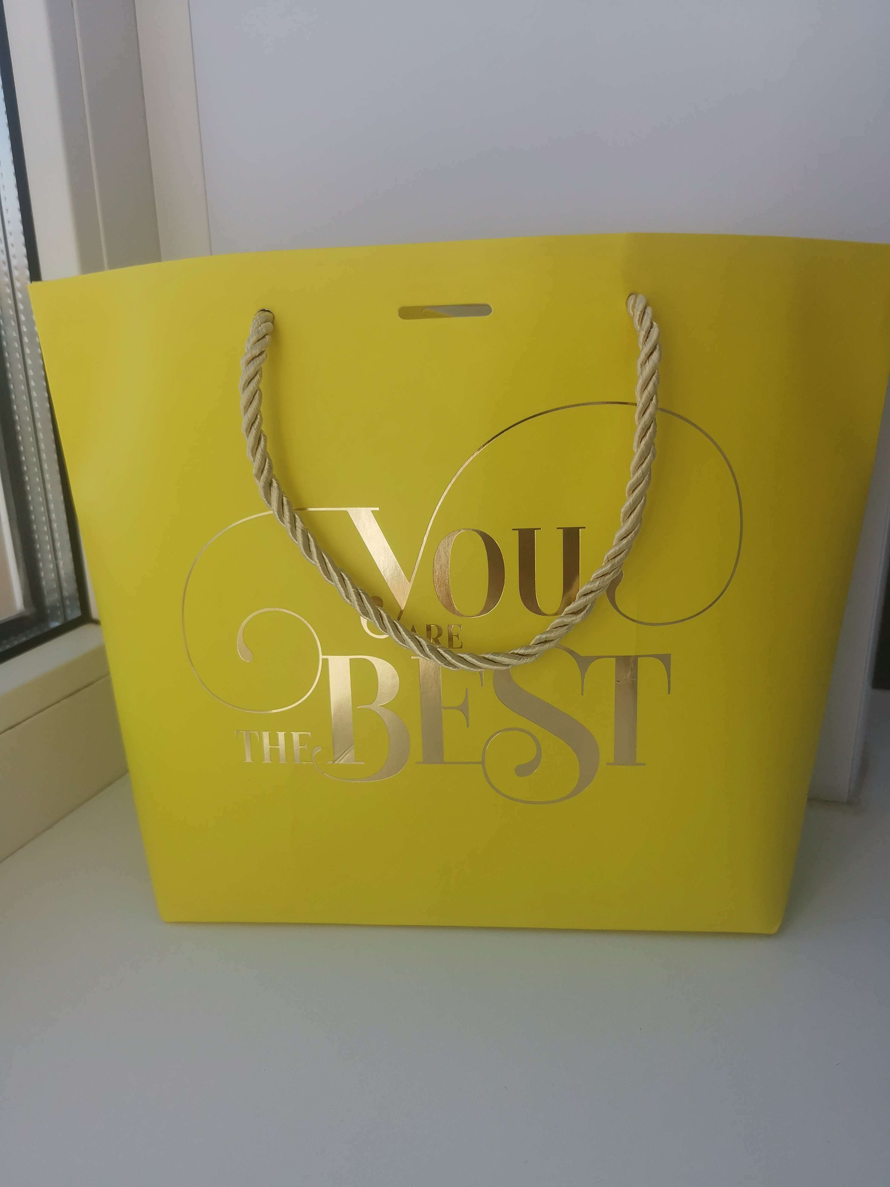 Фотография покупателя товара Пакет подарочный, упаковка, «You are the best», 19 х 20 х 9 см - Фото 1