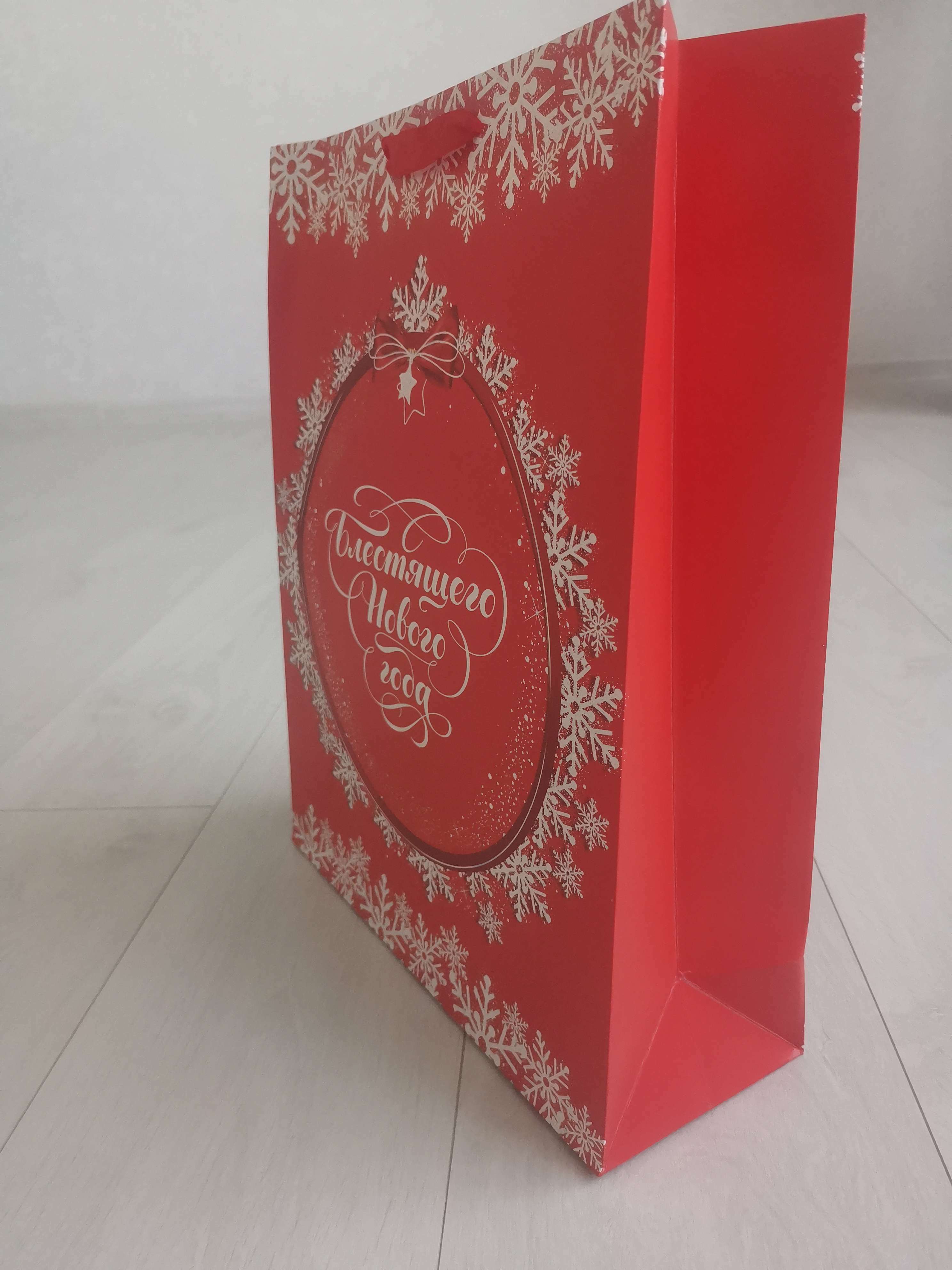 Фотография покупателя товара Пакет ламинированный вертикальный «Блестящего Нового года», L 31 × 40 × 11,5 см - Фото 3