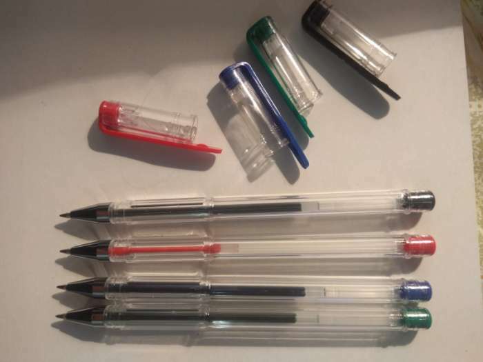 Фотография покупателя товара Набор гелевых ручек 4 цвета, стержень синий, красный, чёрный, зелёный, корпус прозрачный - Фото 6