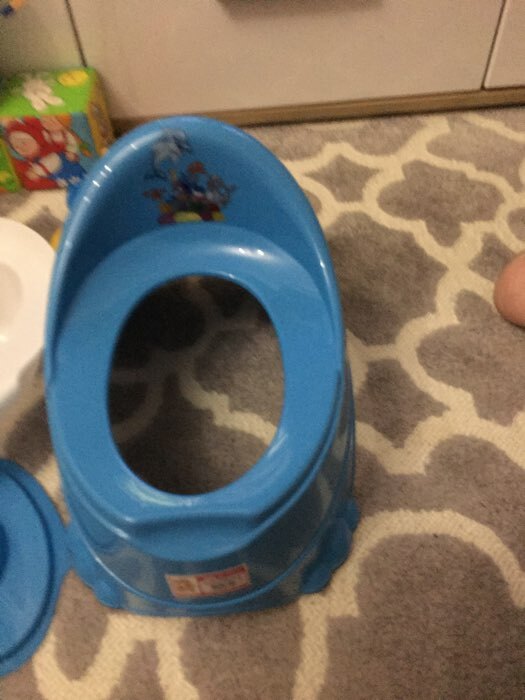 Фотография покупателя товара Горшок детский антискользящий «Бэйби-Комфорт» с крышкой, съёмная чаша, цвет голубой, синий - Фото 8