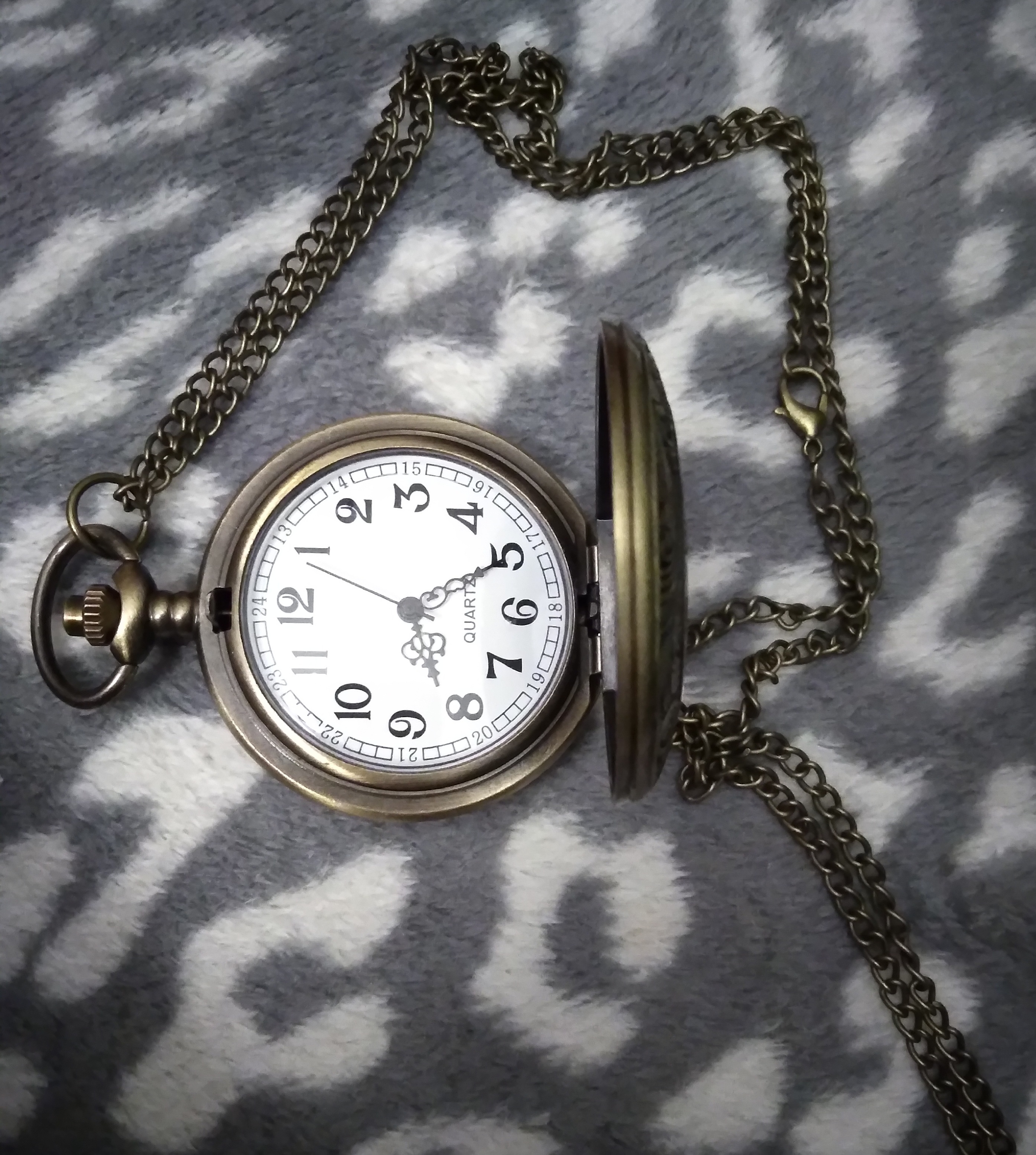 Фотография покупателя товара Карманные кварцевые часы «Римские цифры», на цепочке 80 см - Фото 4