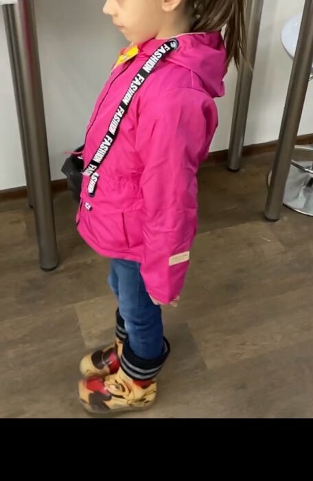 Фотография покупателя товара Куртка (ветровка) на флисе для девочки, цвет малиновый, рост 116-122 см - Фото 1