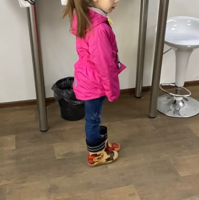 Фотография покупателя товара Куртка (ветровка) на флисе для девочки, цвет малиновый, рост 116-122 см - Фото 4