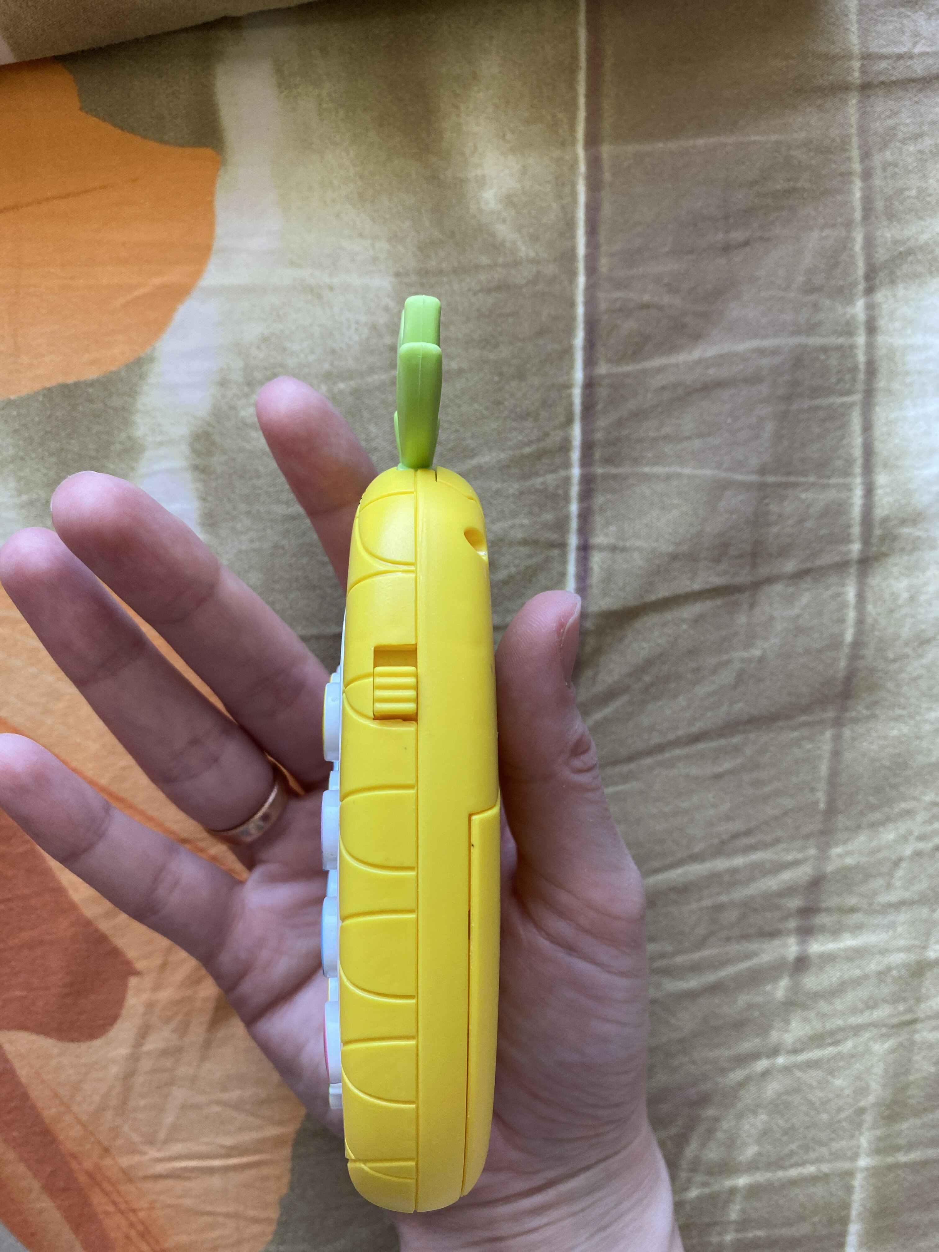 Фотография покупателя товара Музыкальный телефон «Ананасик», свет, звук, цвет жёлтый - Фото 17
