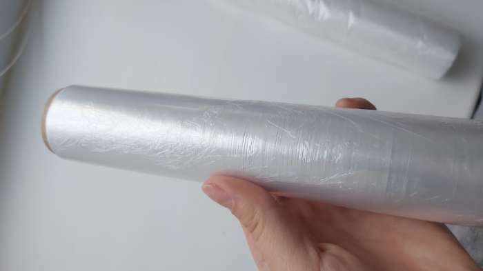 Фотография покупателя товара Плёнка пищевая Доляна, 22.5 см × 200 м, 8 мкм, цвет белый - Фото 3