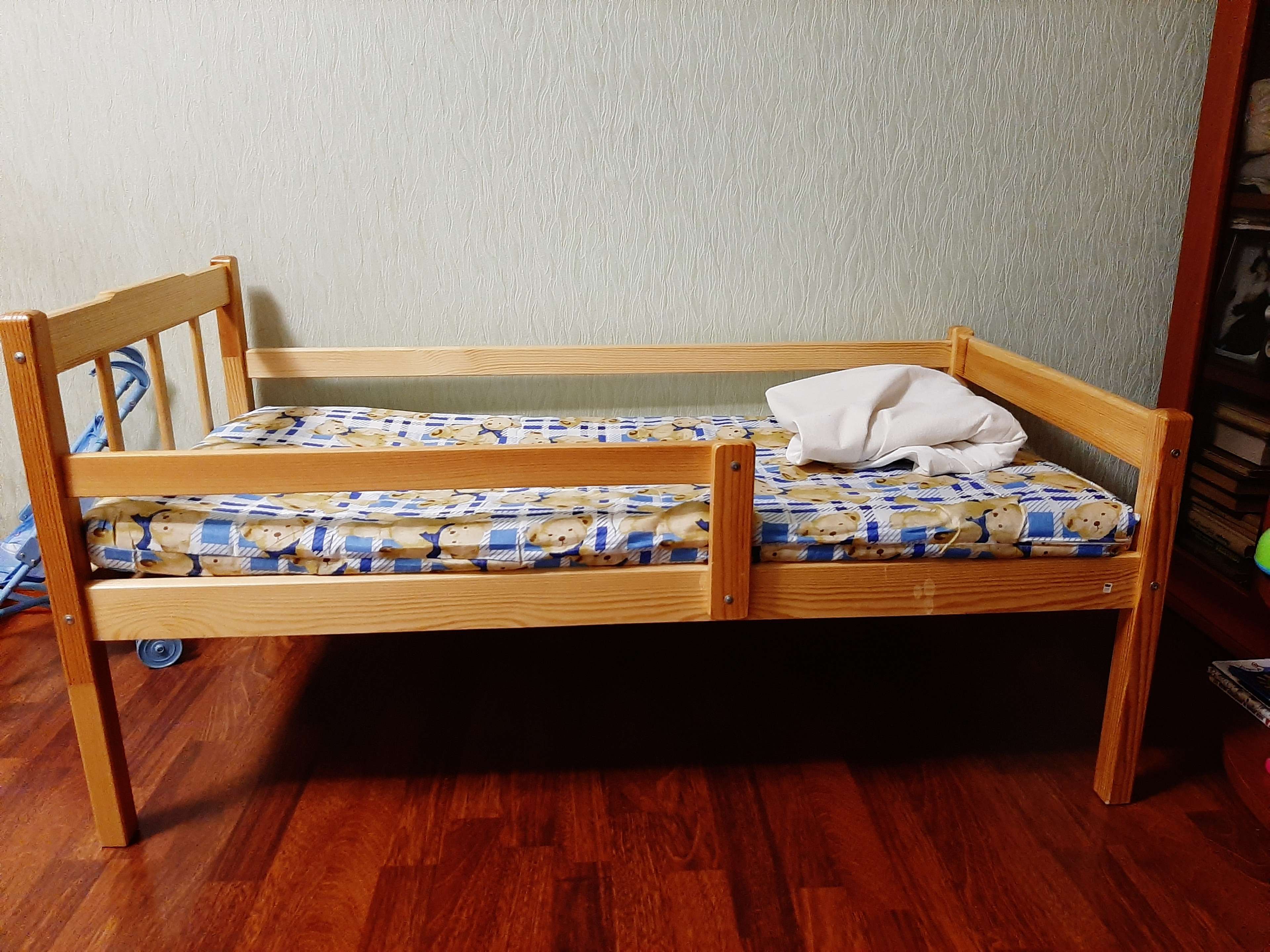 Фотография покупателя товара Детская кроватка «Стандарт» из массива, с бортиком, лакированная, спальное место 120х60 см - Фото 1