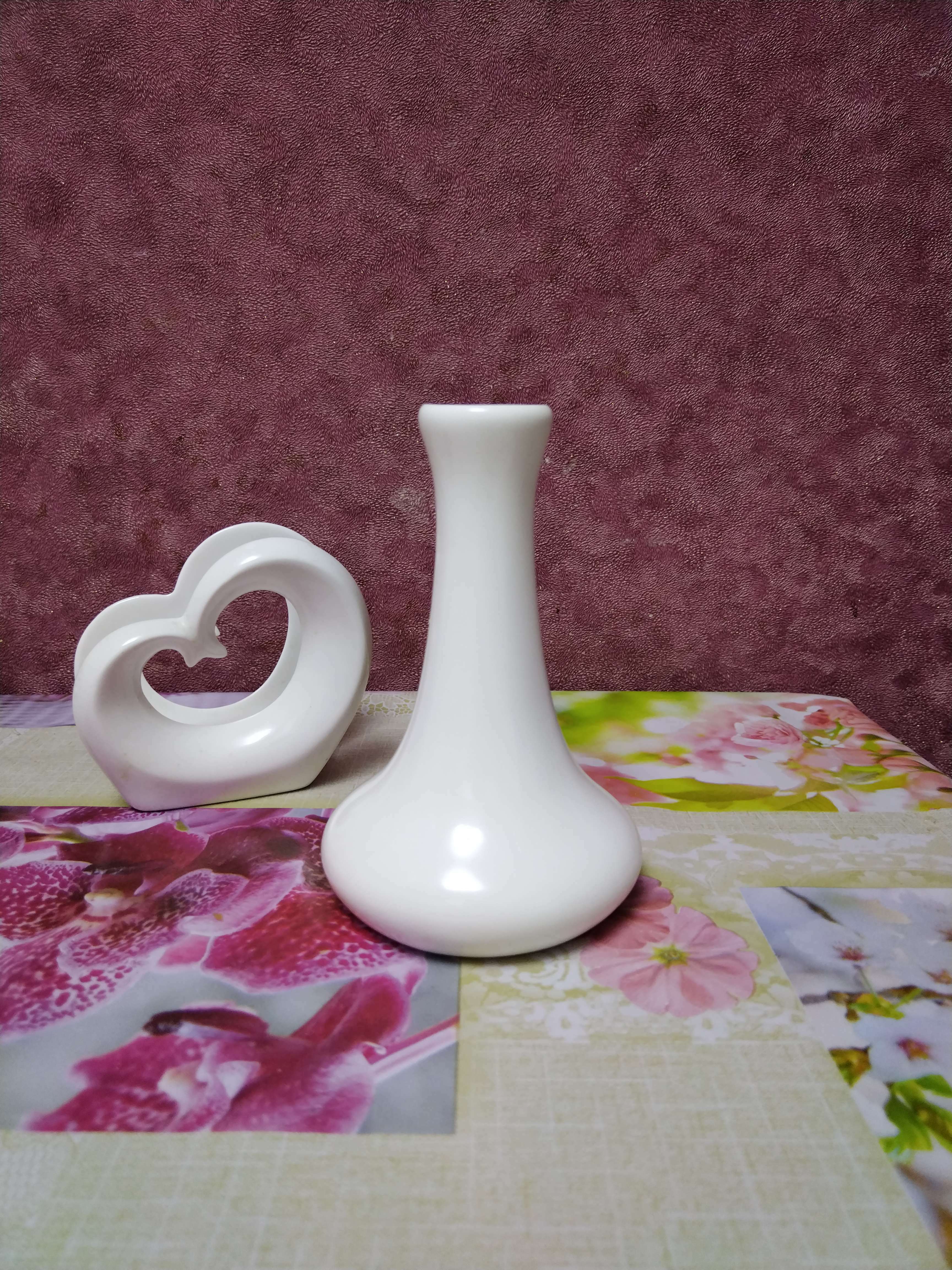Фотография покупателя товара Ваза фарфоровая для цветов Wilmax, 9,5×14,5 см, цвет белый - Фото 1