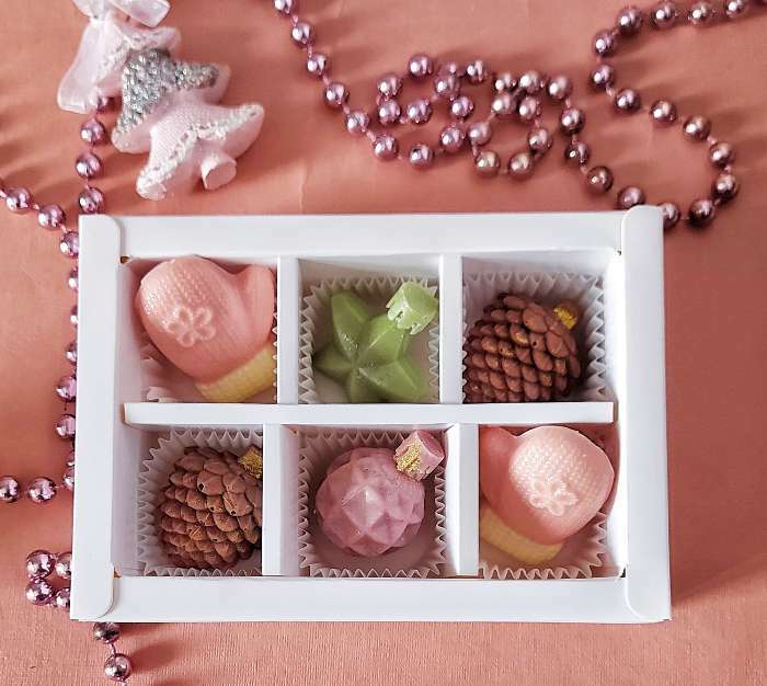 Фотография покупателя товара Коробка под 6 конфет с окном, белая, 13,7 х 9,85 х 3,85 см - Фото 3