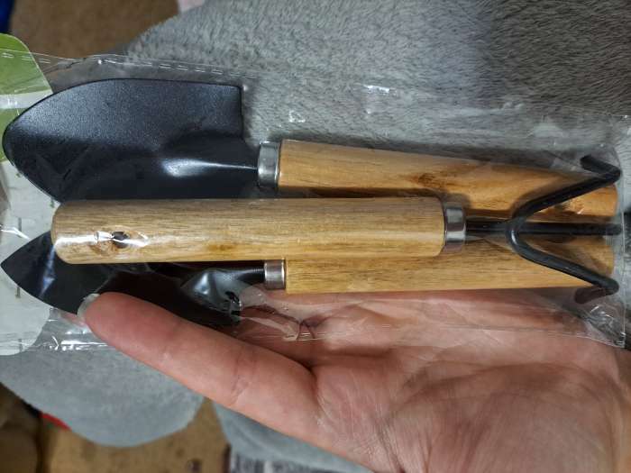 Фотография покупателя товара Набор садового инструмента, 3 предмета: рыхлитель, 2 совка, длина 20 см, деревянные МИКС ручки, Greengo - Фото 3