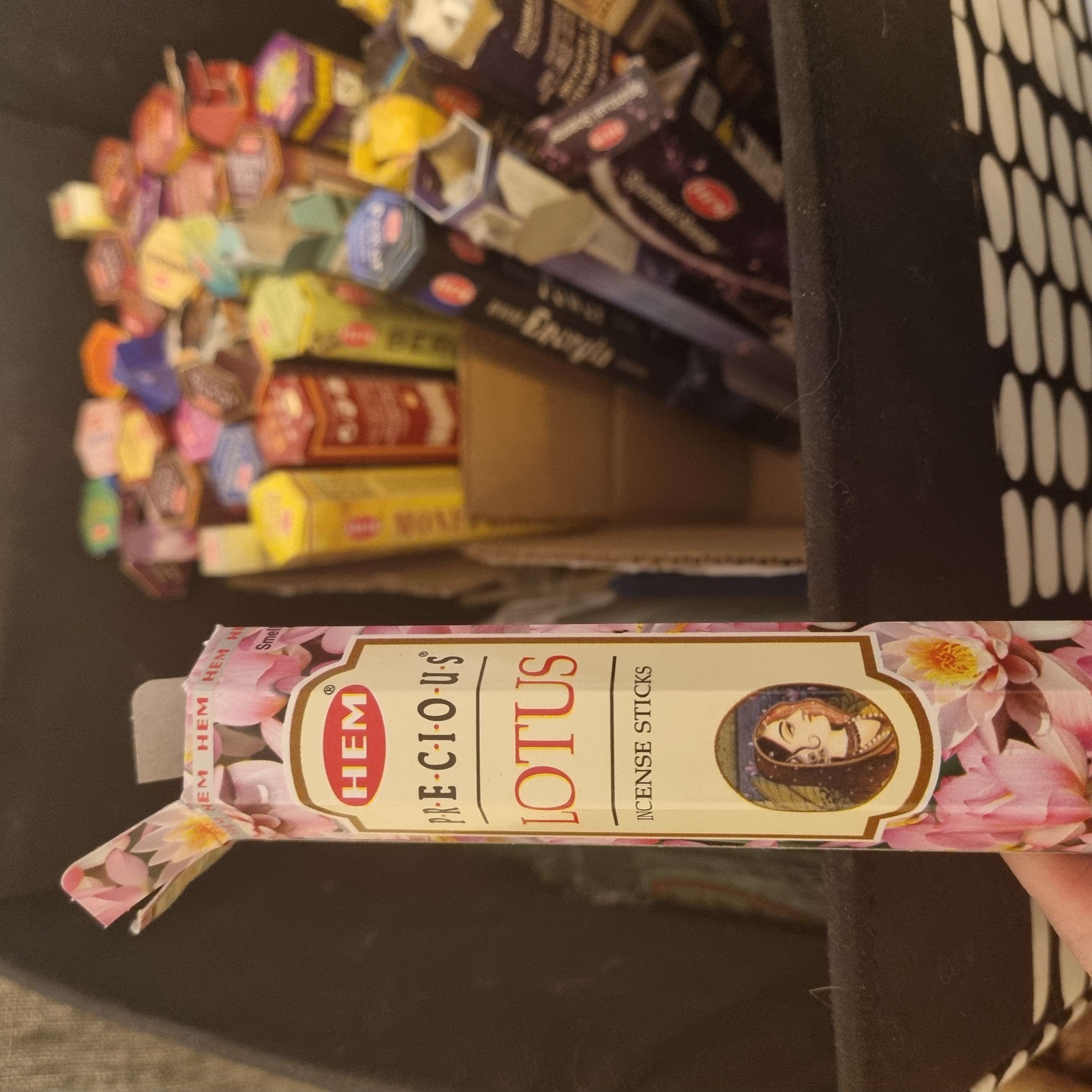 Фотография покупателя товара Благовония  HEM "Vanilla Cinnamon Hexa Ваниль Корица", 20 палочек в упаковке, шестигранник - Фото 2
