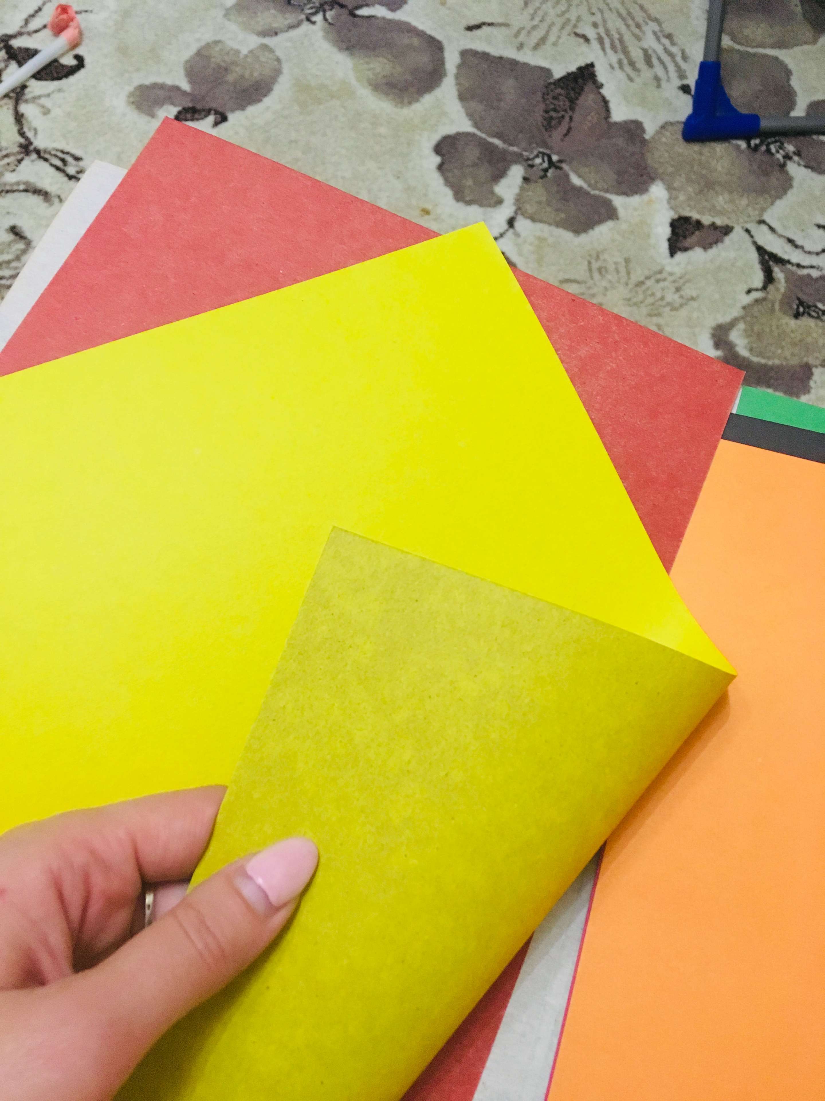 Фотография покупателя товара Картон цветной двусторонний А4, 8 листов, 8 цветов "Дружок", немелованный, 220 г/м2, в папке