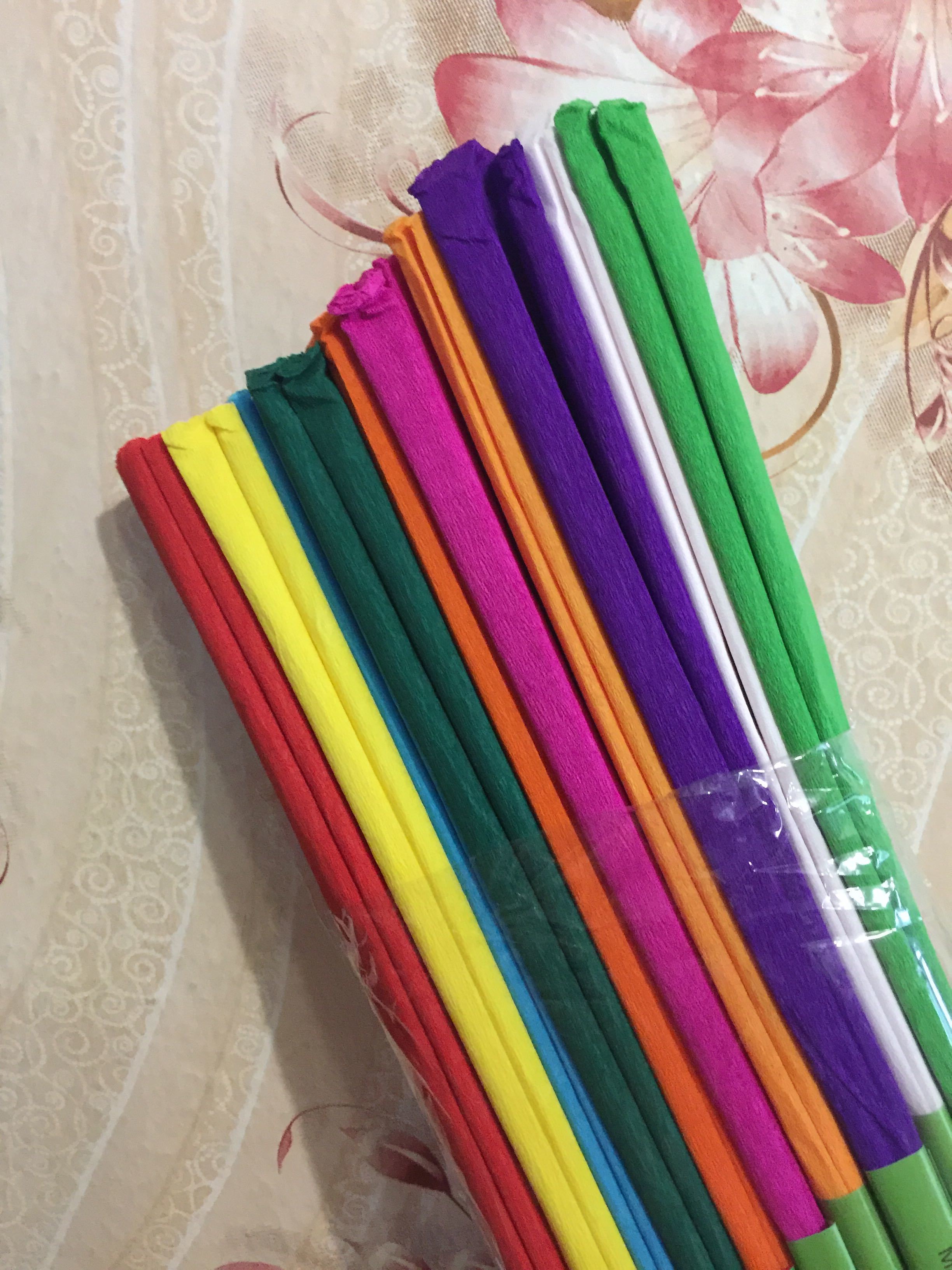 Фотография покупателя товара Набор бумаги крепированной "Классика", рулон, 10 штук/10 цветов, 50 х 200 см, 30 г/м2 - Фото 11