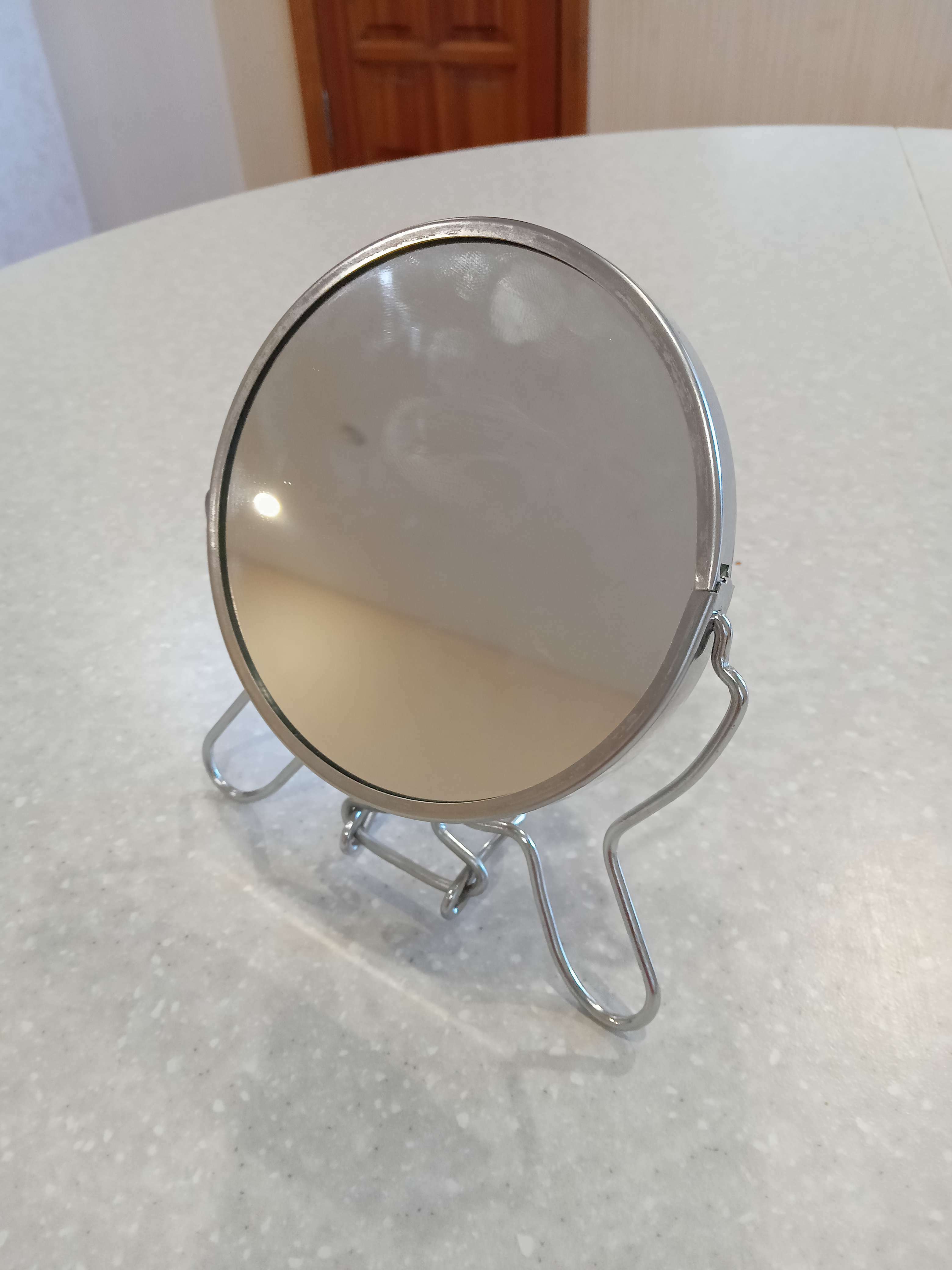 Фотография покупателя товара Зеркало настольное - подвесное, двустороннее, с увеличением, d зеркальной поверхности 11,5 см, цвет серебристый - Фото 6