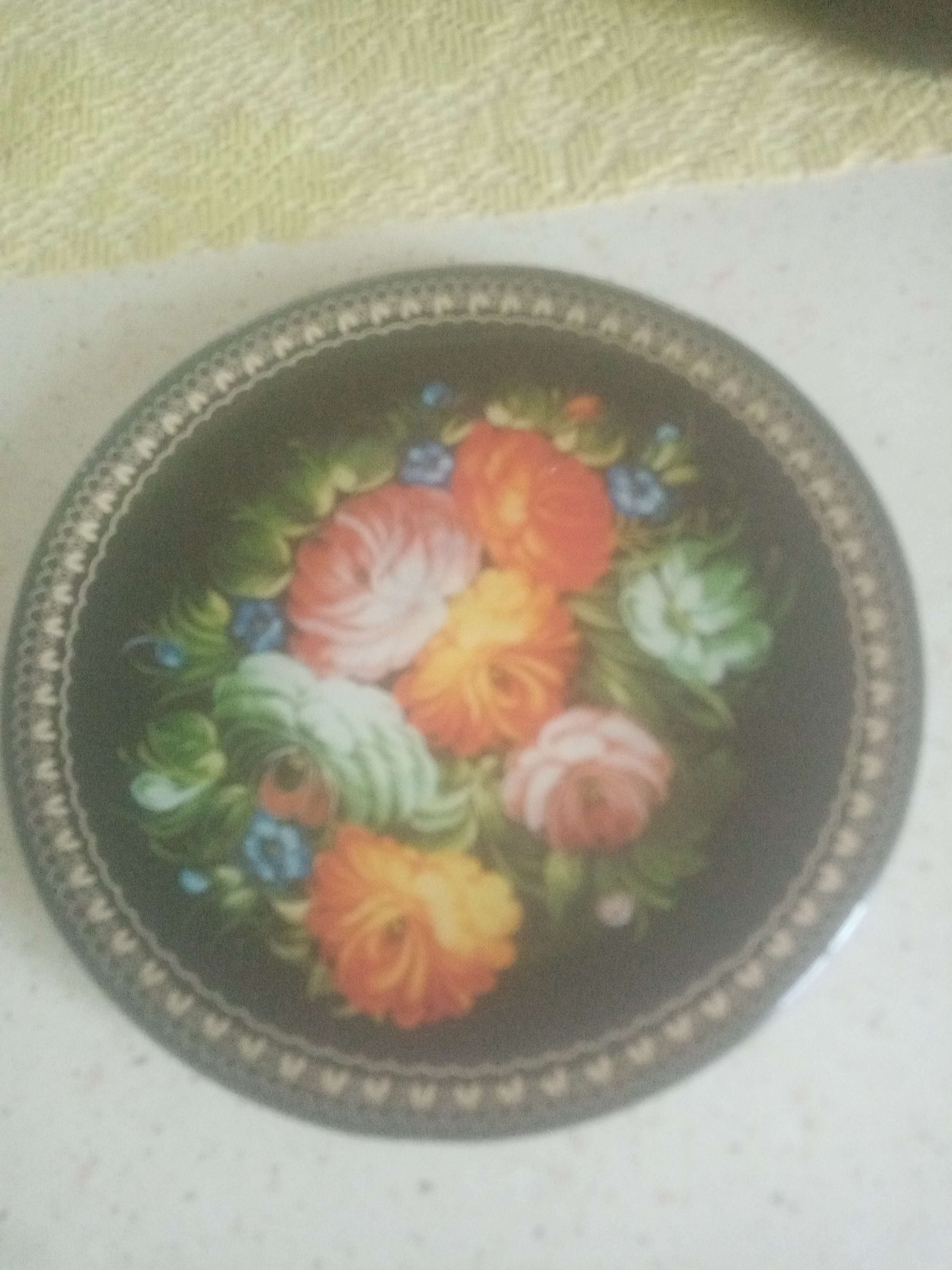 Фотография покупателя товара Тарелка Доляна «Народные мотивы», d=18 см, стекло, чёрная - Фото 2