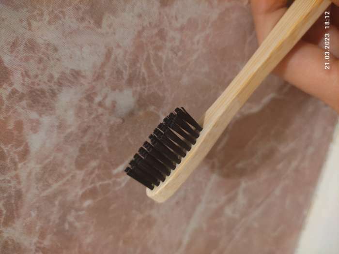 Фотография покупателя товара Бамбуковая зубная щётка Biocase, для взрослых, чёрная - Фото 2