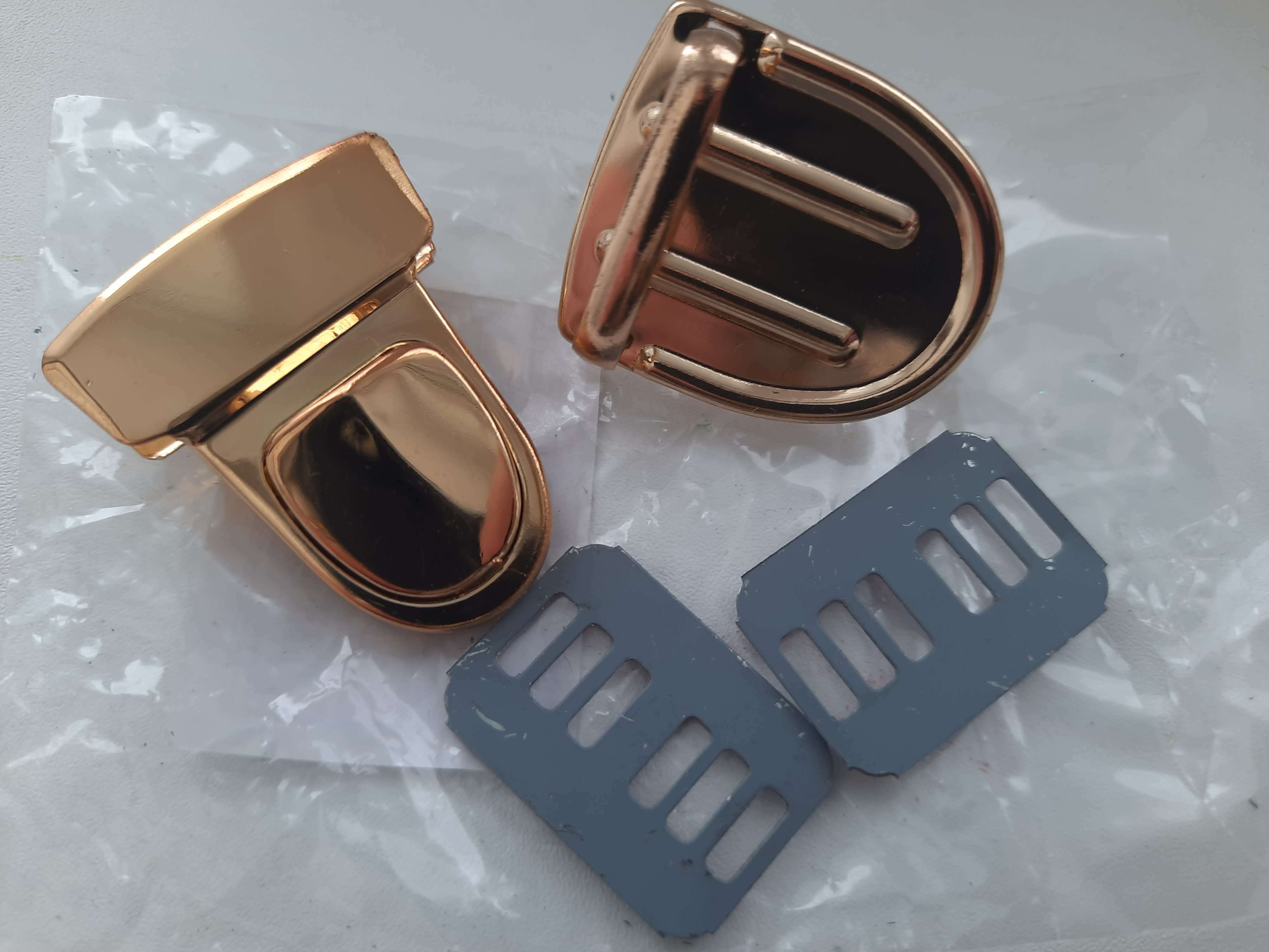 Фотография покупателя товара Застёжка для сумки, 4×3 см, цвет серебряный - Фото 1