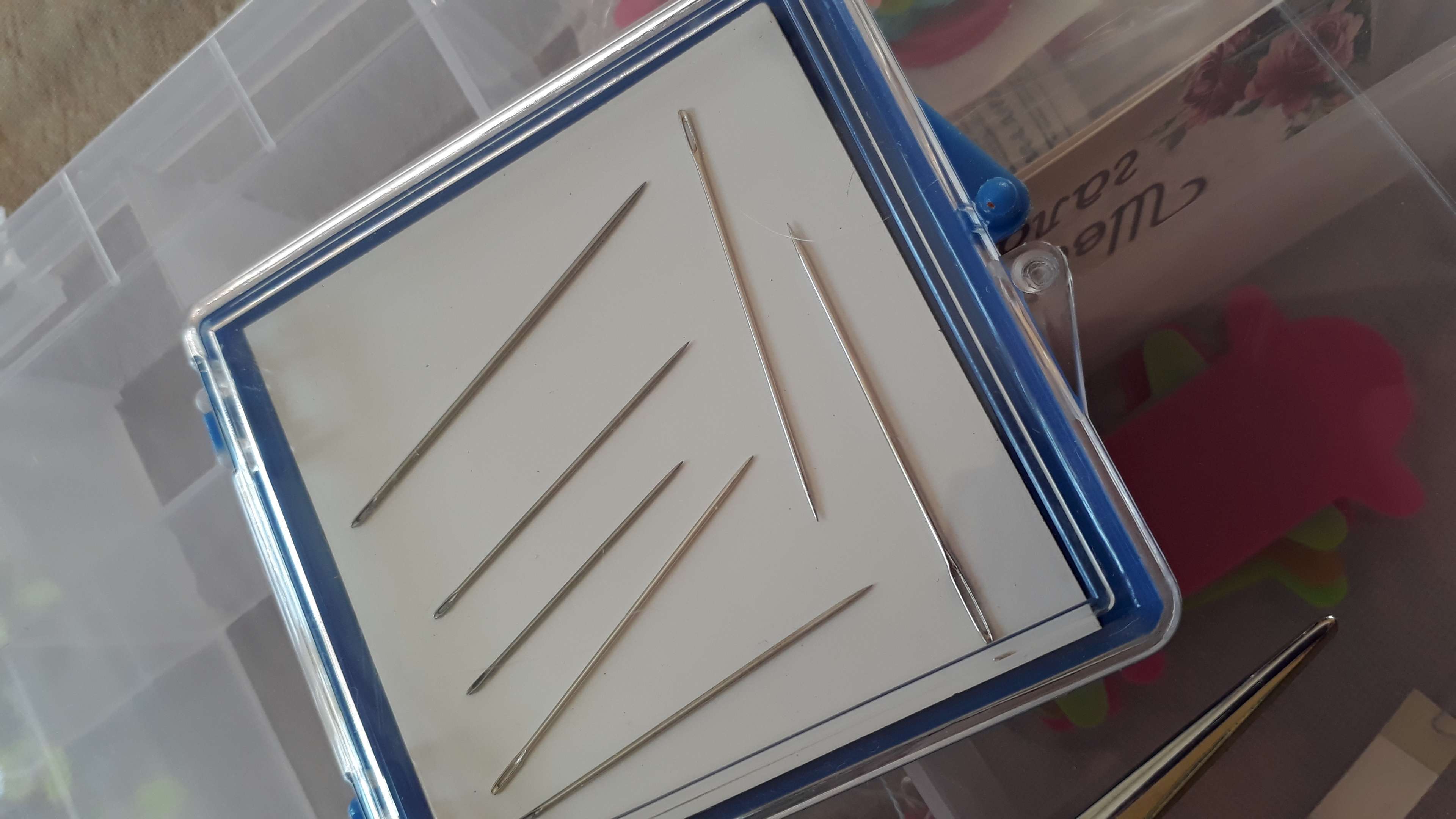 Фотография покупателя товара Игольница магнитная с иглами, 7 × 8 см, цвет МИКС, УЦЕНКА - Фото 20