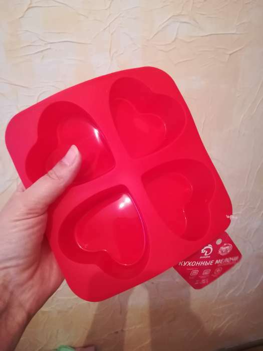 Фотография покупателя товара Форма силиконовая для выпечки Доляна «Сердца», 16×16 см, 4 ячейки (7×7×3 см), цвет МИКС - Фото 1