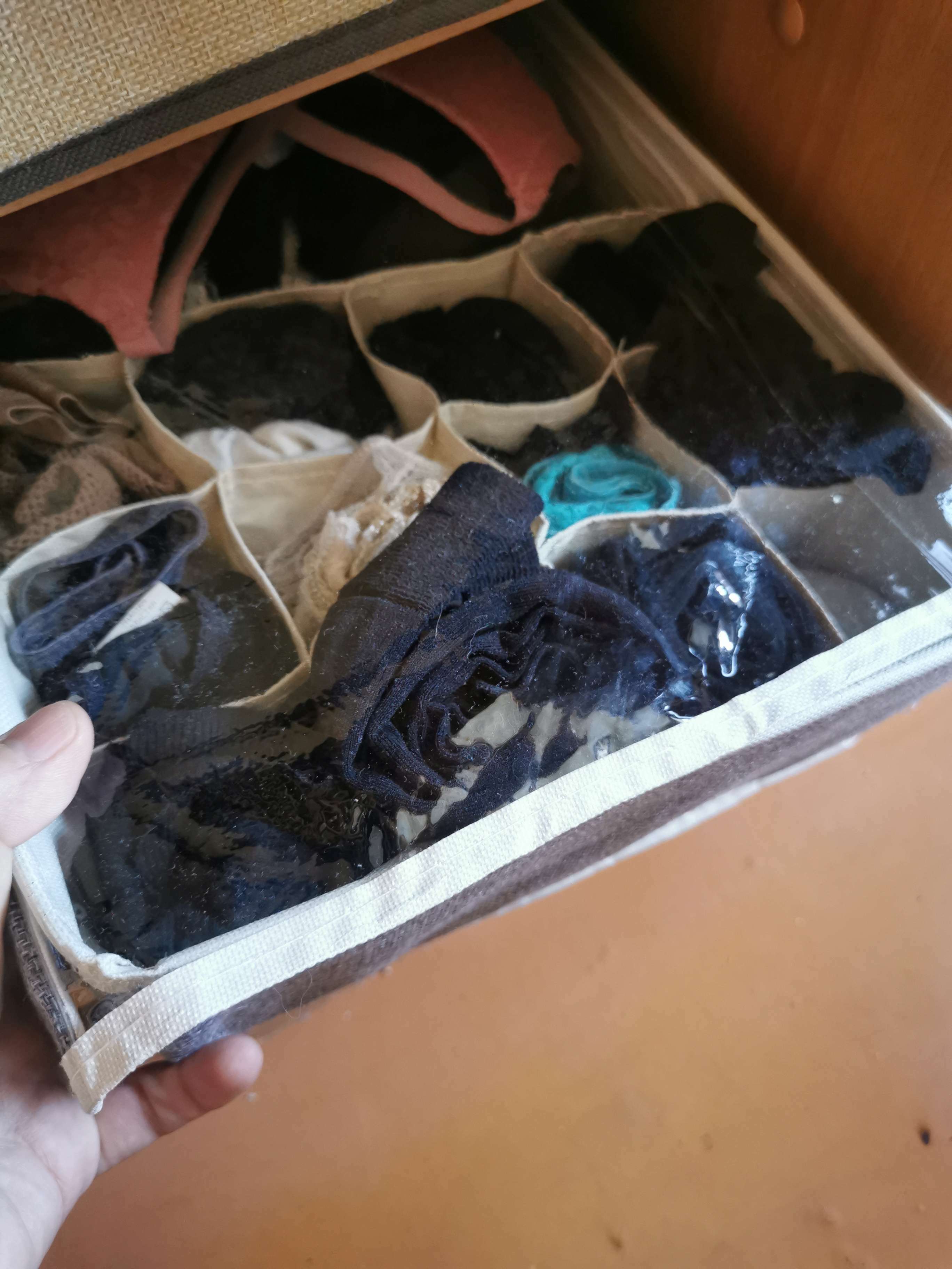 Фотография покупателя товара Органайзер для хранения белья с прозрачной крышкой Доляна «Тео», 13 ячеек, 32×23×12 см, цвет серый