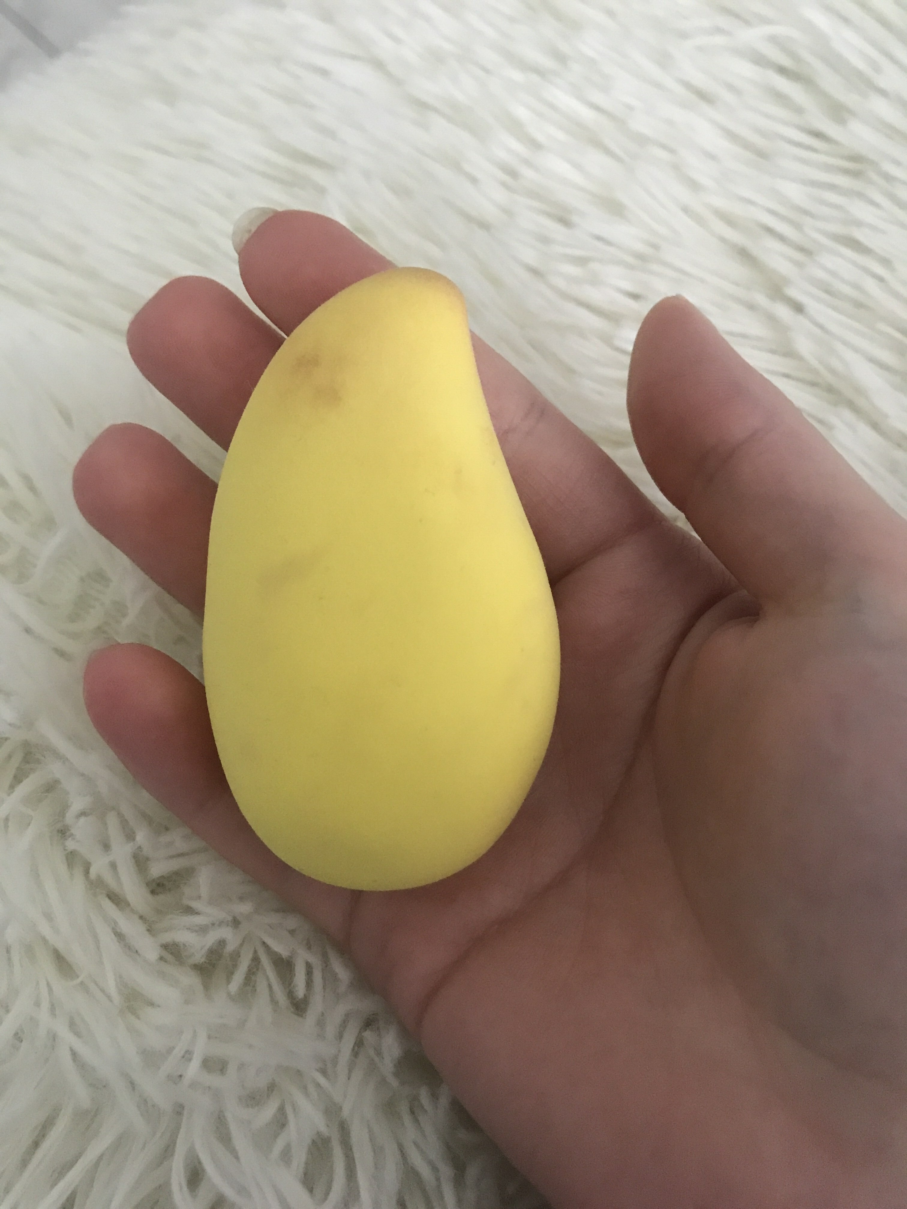 Фотография покупателя товара Спонж для нанесения косметики «Манго», 7,1 × 4,2 см, увеличивается при намокании, цвет жёлтый