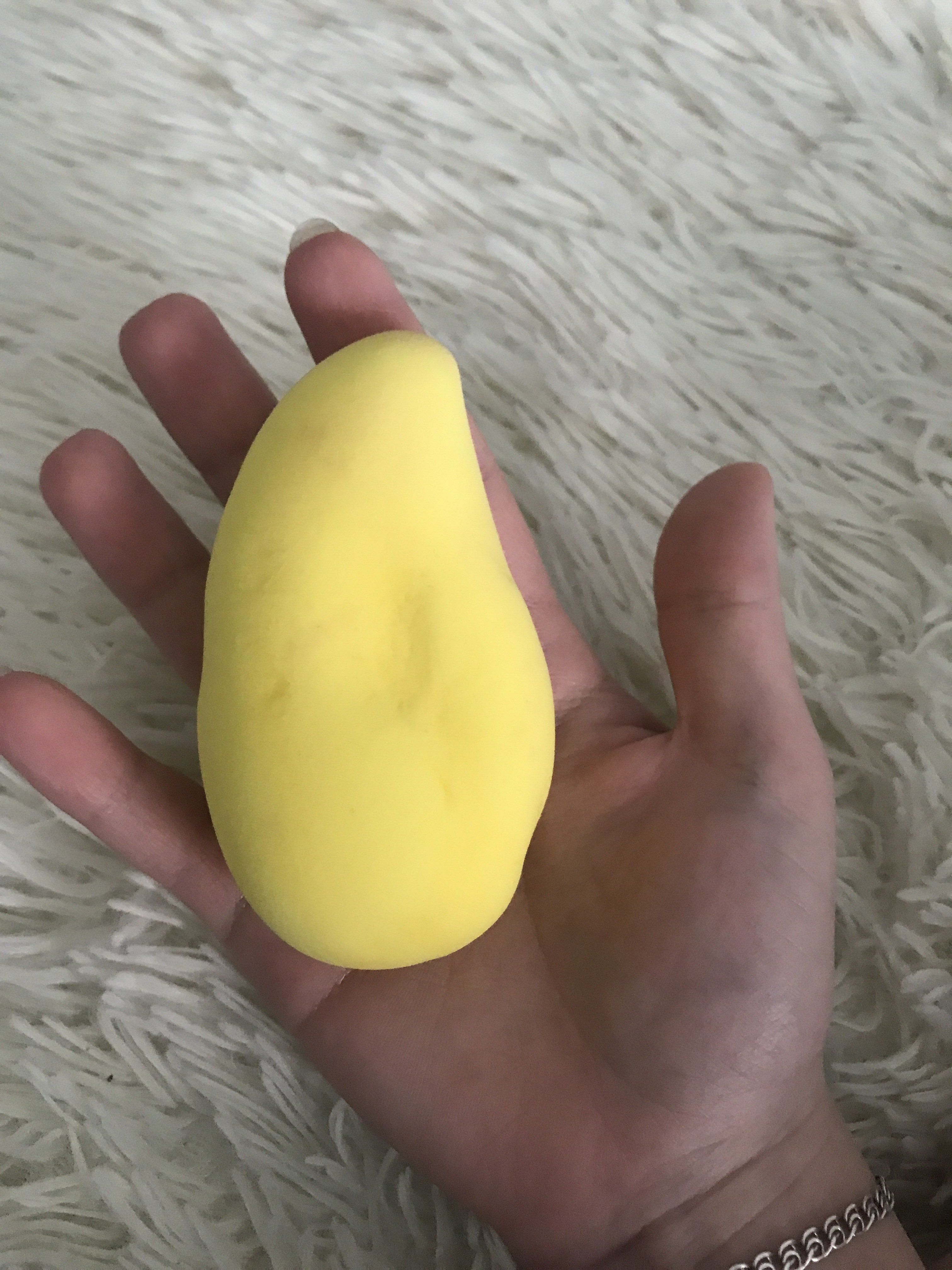 Фотография покупателя товара Спонж для нанесения косметики «Манго», 7,1 × 4,2 см, увеличивается при намокании, цвет жёлтый