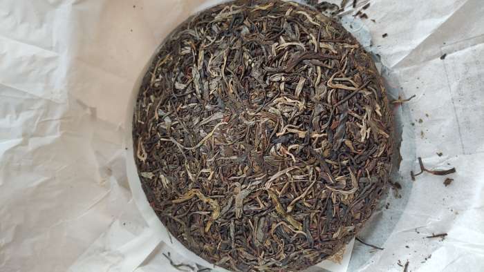 Фотография покупателя товара Китайский выдержанный зеленый чай "Шен Пуэр" 2017 год, Менхай,  блин, 357 г (+ - 5 г)