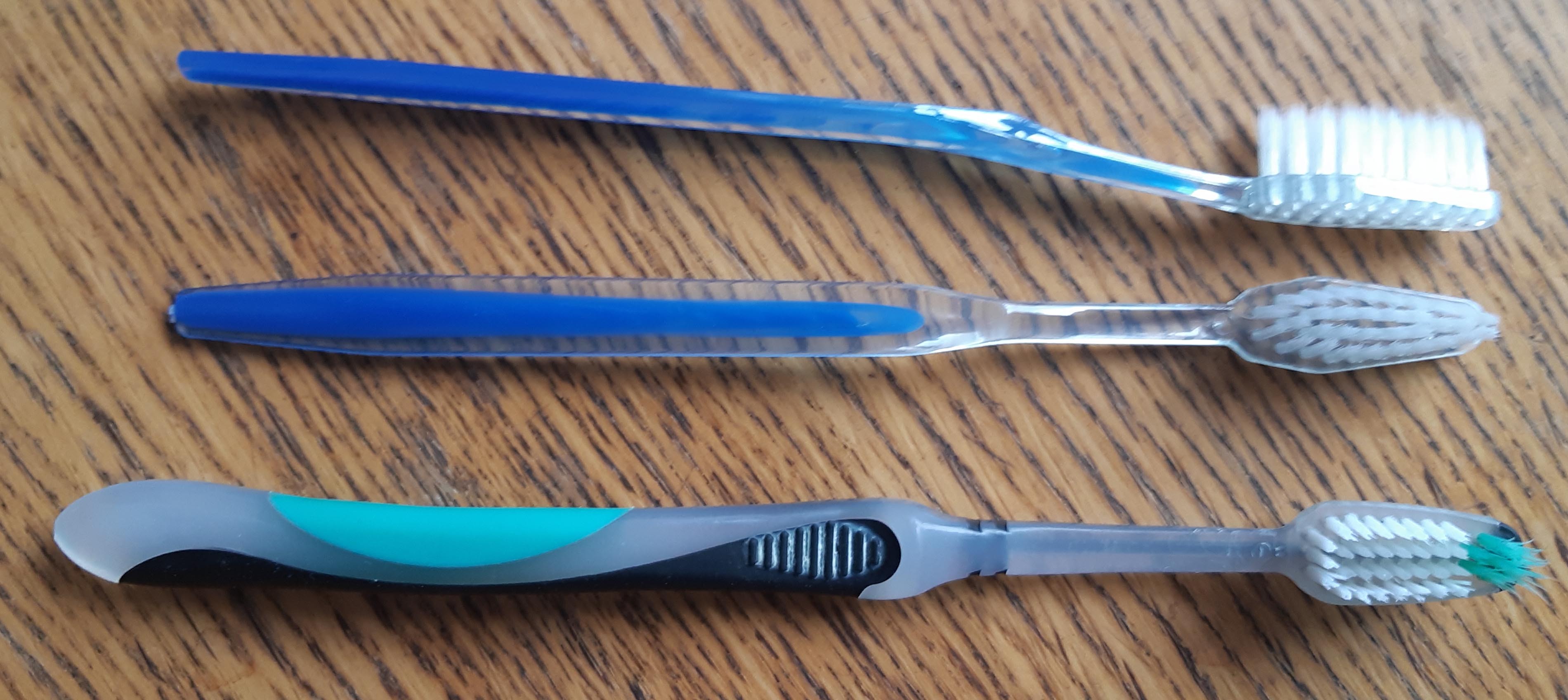 Фотография покупателя товара Зубная щётка, 17,5 см, цвет прозрачный/синий - Фото 7