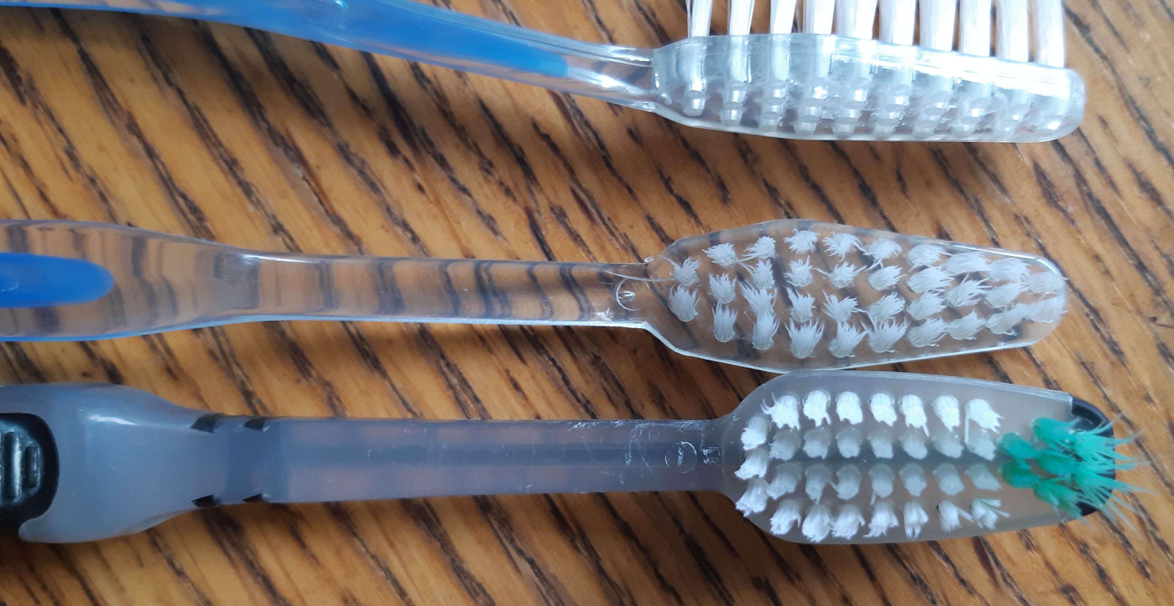 Фотография покупателя товара Зубная щётка, 17,5 см, цвет прозрачный/синий - Фото 8
