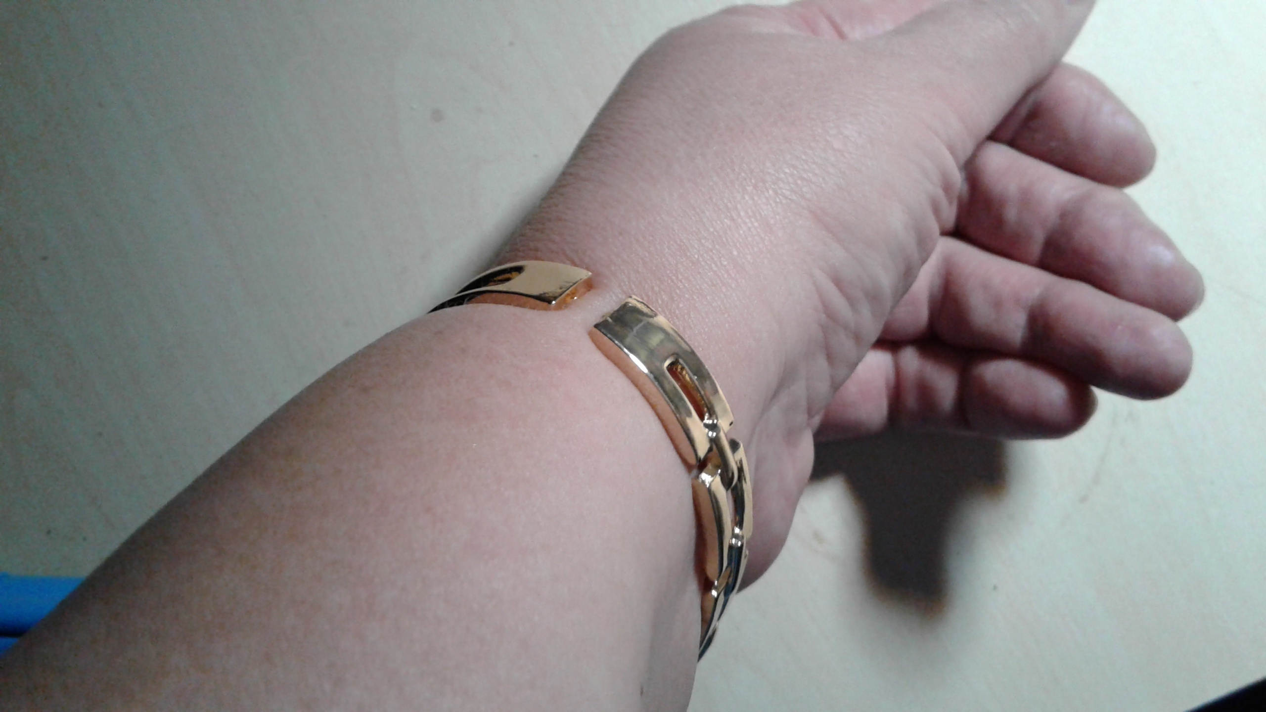 Фотография покупателя товара Браслет металл «Каркас» цепь, цвет золото, размер 7×5,5 см - Фото 8