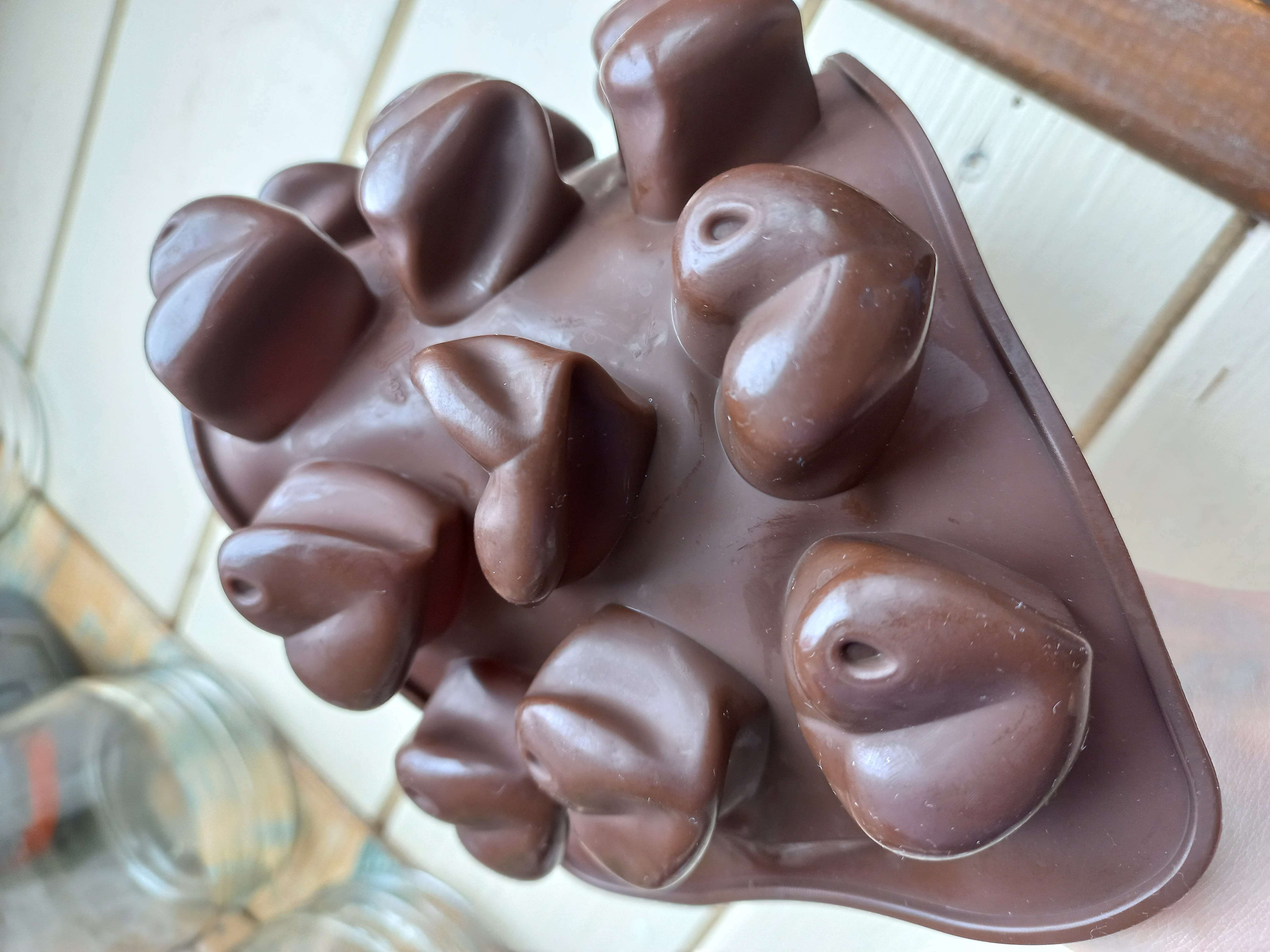 Фотография покупателя товара Форма для шоколада Доляна «Сердечки», 20,5×10 см, 15 ячеек (3×2,6 см), цвет МИКС - Фото 35