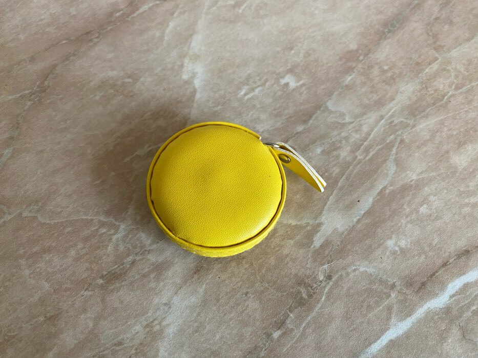 Фотография покупателя товара Сантиметровая лента-рулетка портновская, искусственная кожа, 150 см (см/дюймы), цвет жёлтый - Фото 1