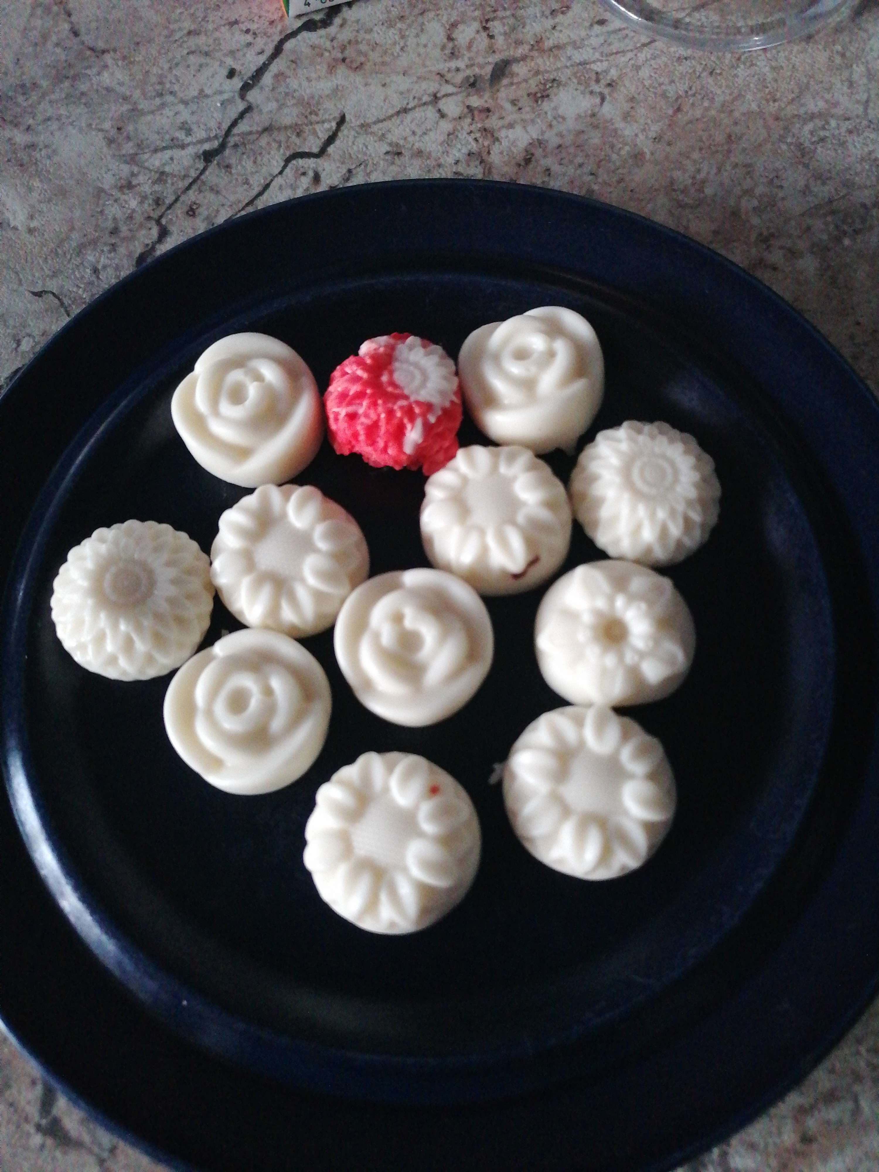 Фотография покупателя товара Форма для конфет и шоколада Доляна «Сердечки», силикон, 19.5×10×1.8 см, 15 ячеек (2.7×2.3 см), МИКС - Фото 6