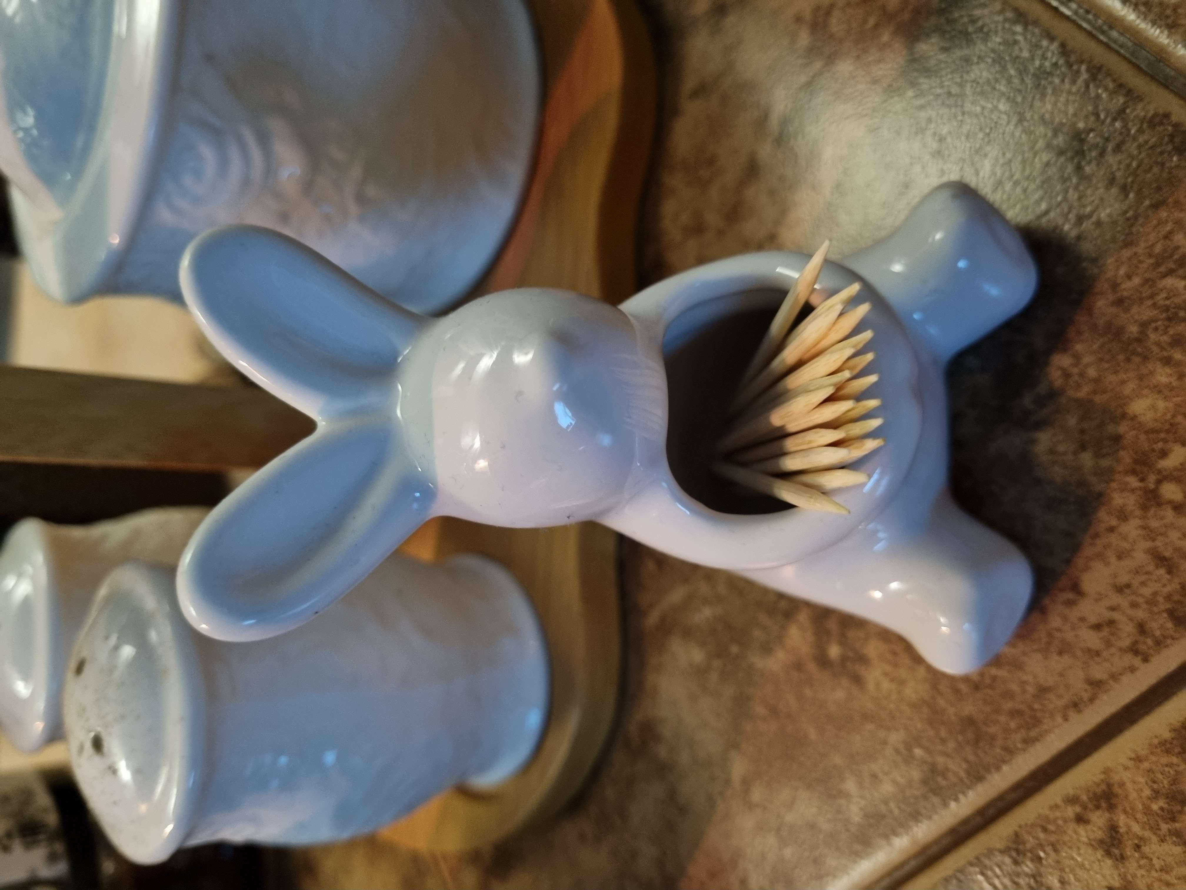 Фотография покупателя товара Подставка под зубочистки Доляна «Зайка», 5.5×5×9 см, белая - Фото 10