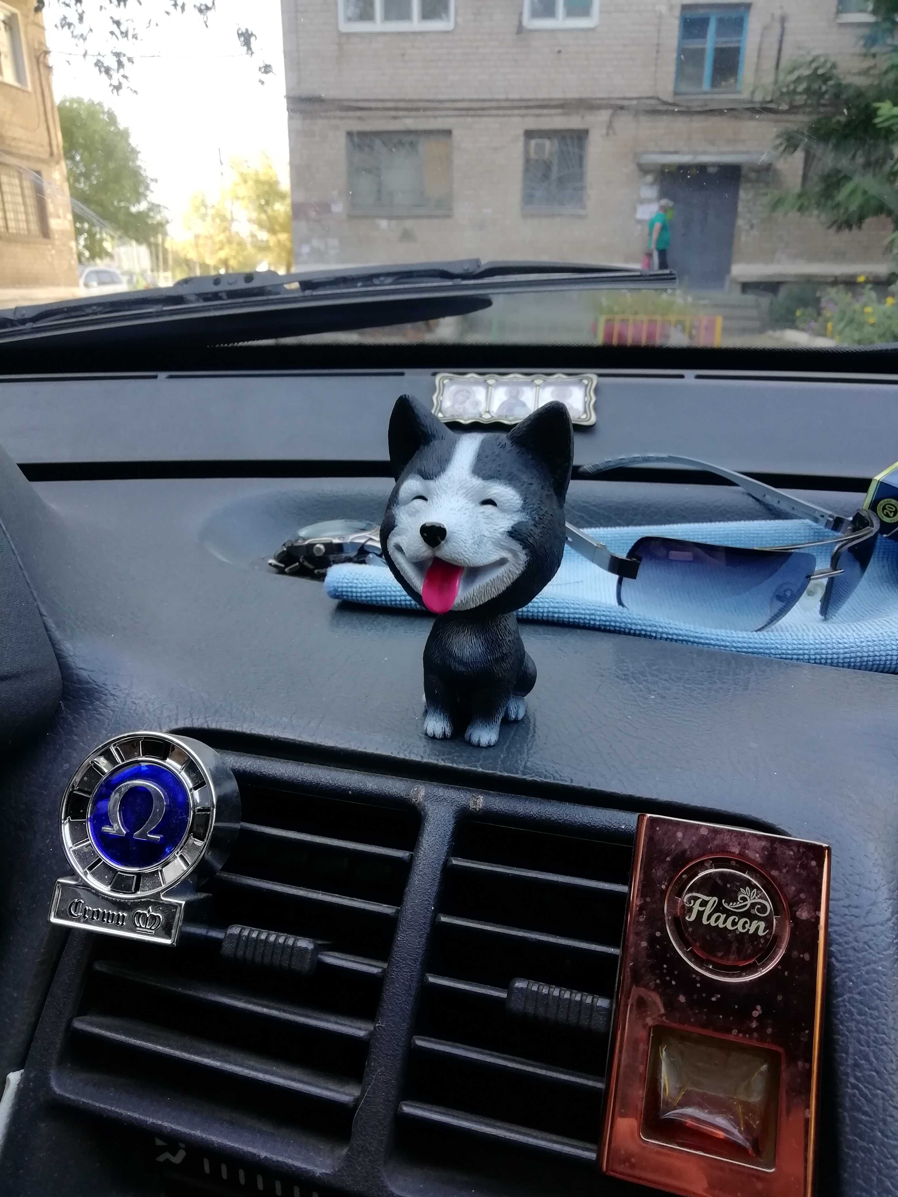 Фотография покупателя товара Собака на панель авто, качающая головой, хаски, черный - Фото 3