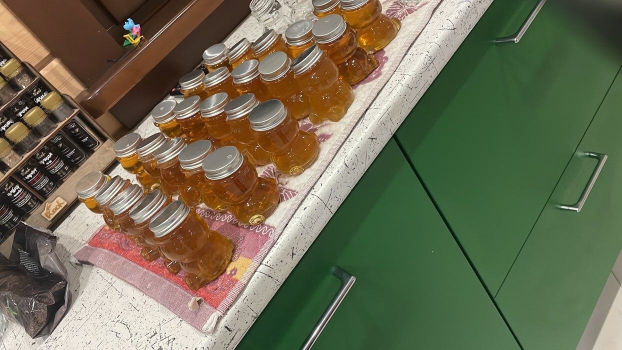 Фотография покупателя товара УЦЕНКА Баночка стеклянная для мёда и варенья «Медвежонок», 100 мл, 6×8,5 см - Фото 3