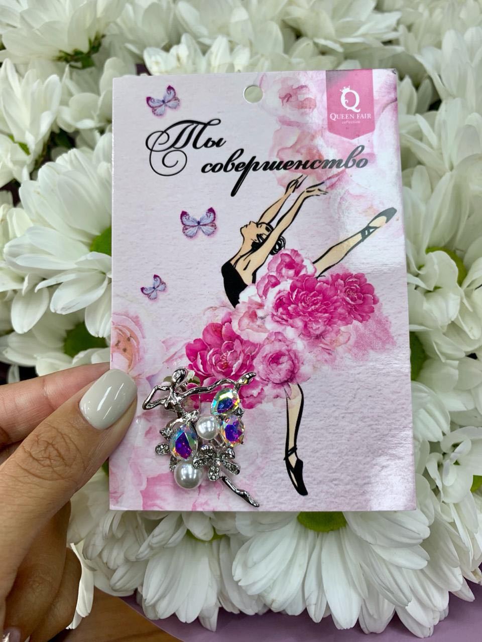 Фотография покупателя товара Брошь "Балерина" цветы и жемчужины, цвет радужный в серебре - Фото 2