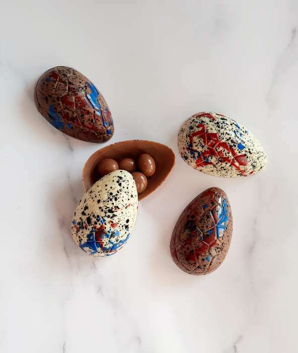 Фотография покупателя товара Форма для шоколада KONFINETTA «Шоколадное яйцо», 27,5×13,5 см, 12 ячеек (3,6×5,7×1,5 см) - Фото 3