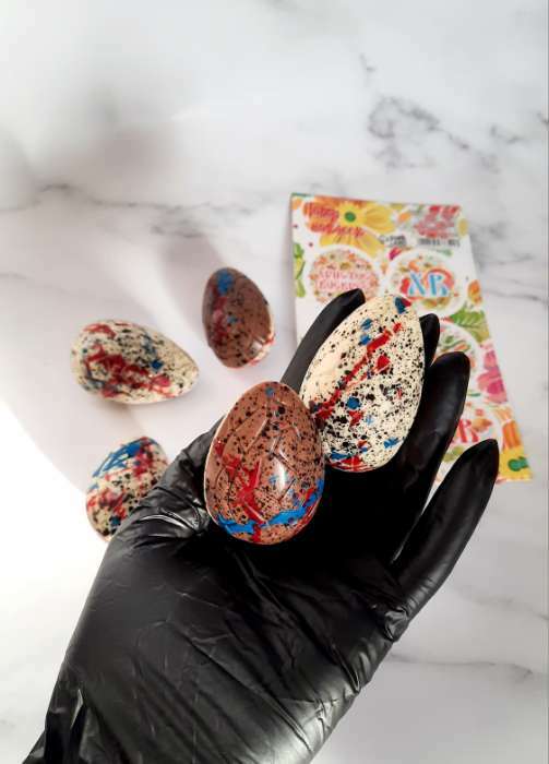 Фотография покупателя товара Форма для шоколада KONFINETTA «Шоколадное яйцо», 27,5×13,5 см, 12 ячеек (3,6×5,7×1,5 см) - Фото 2